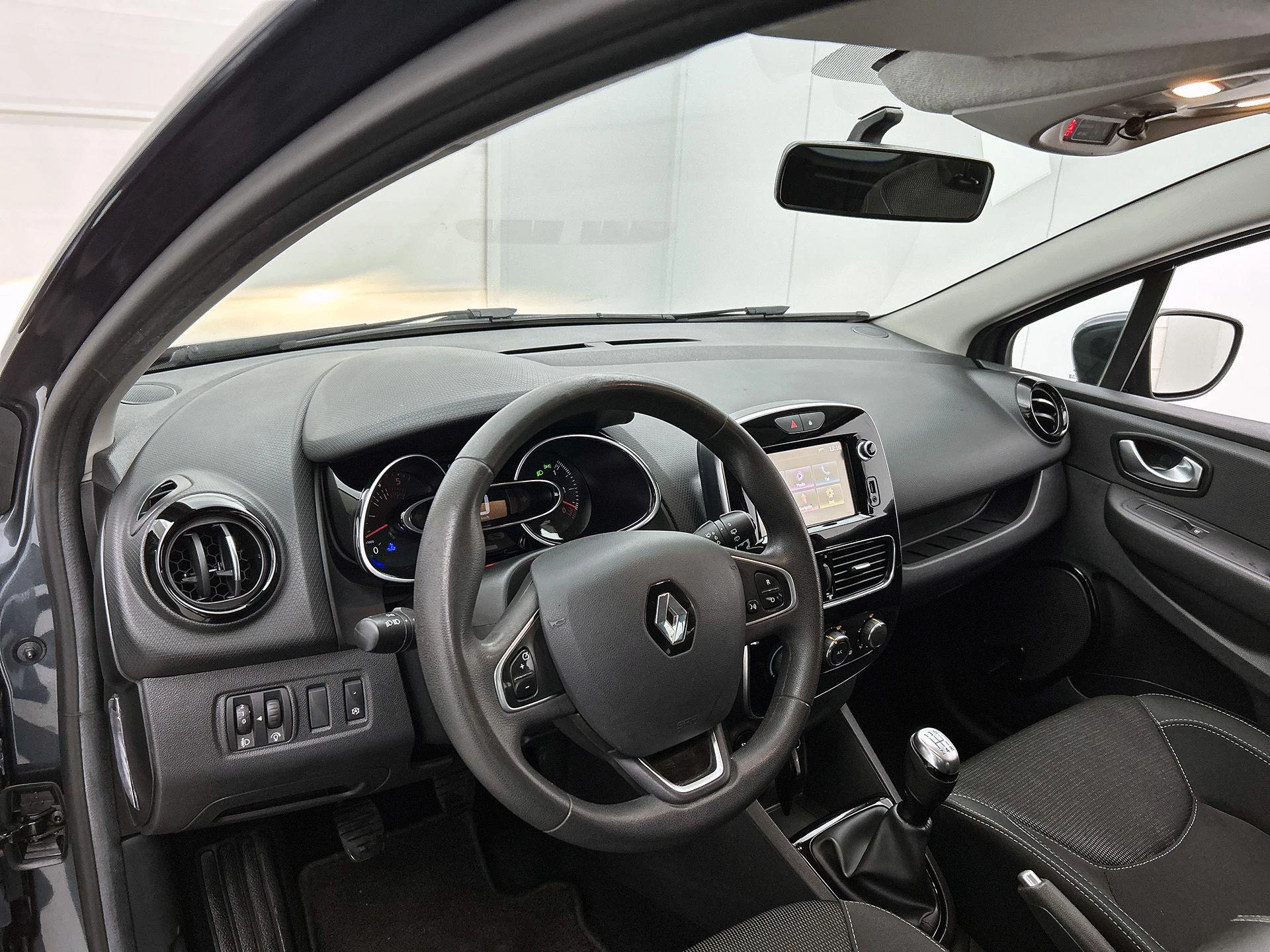 Renault-Clio-image-16