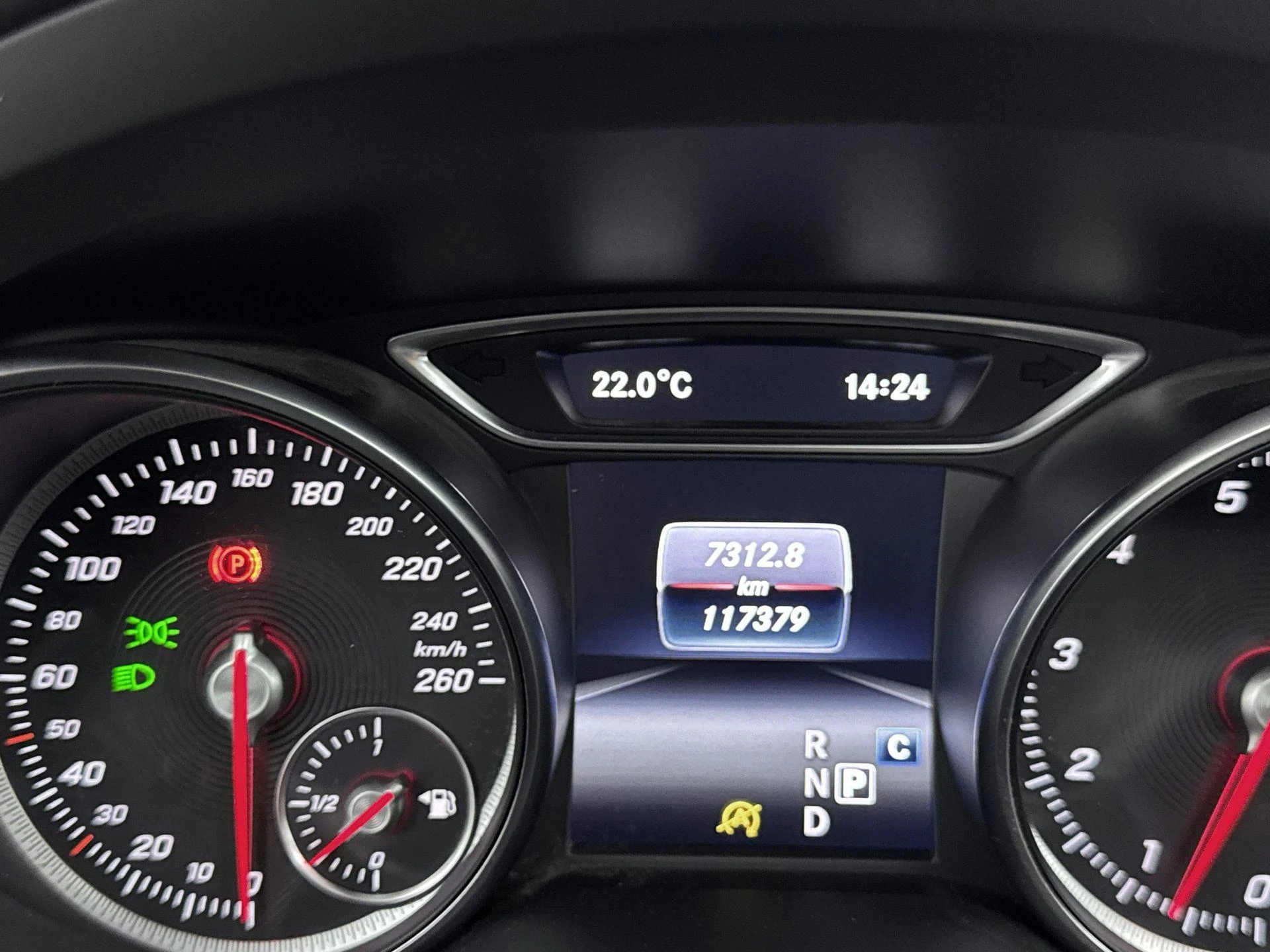 Mercedes-Benz-CLA-image-9