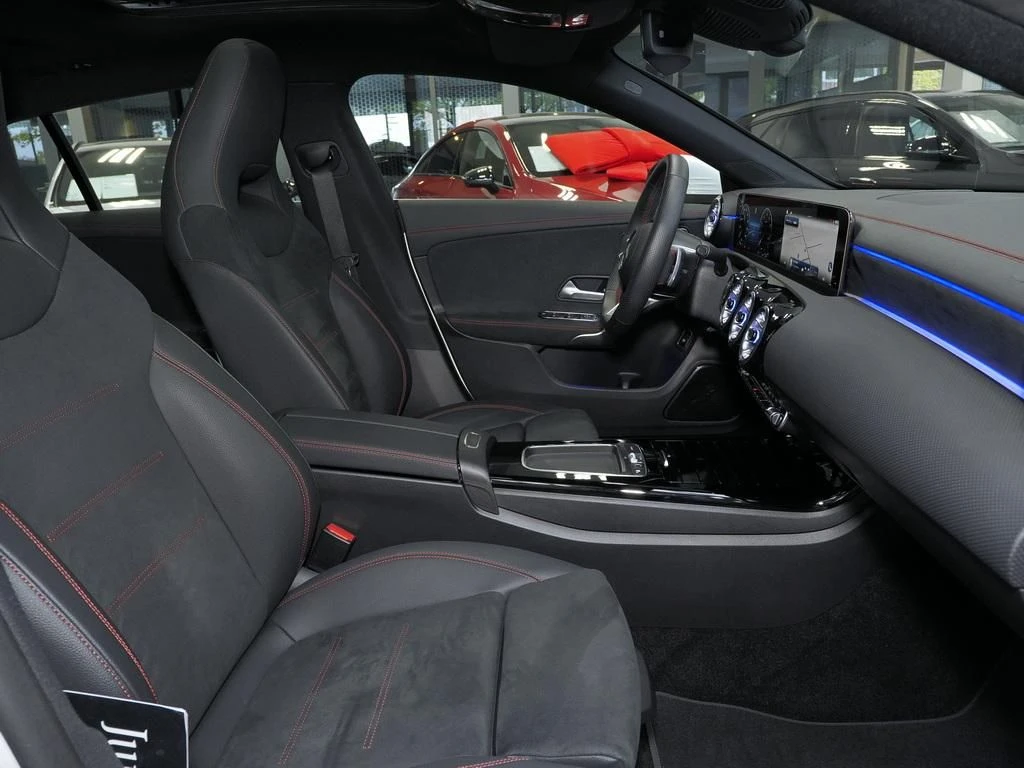 Mercedes-Benz-CLA 250-image-12