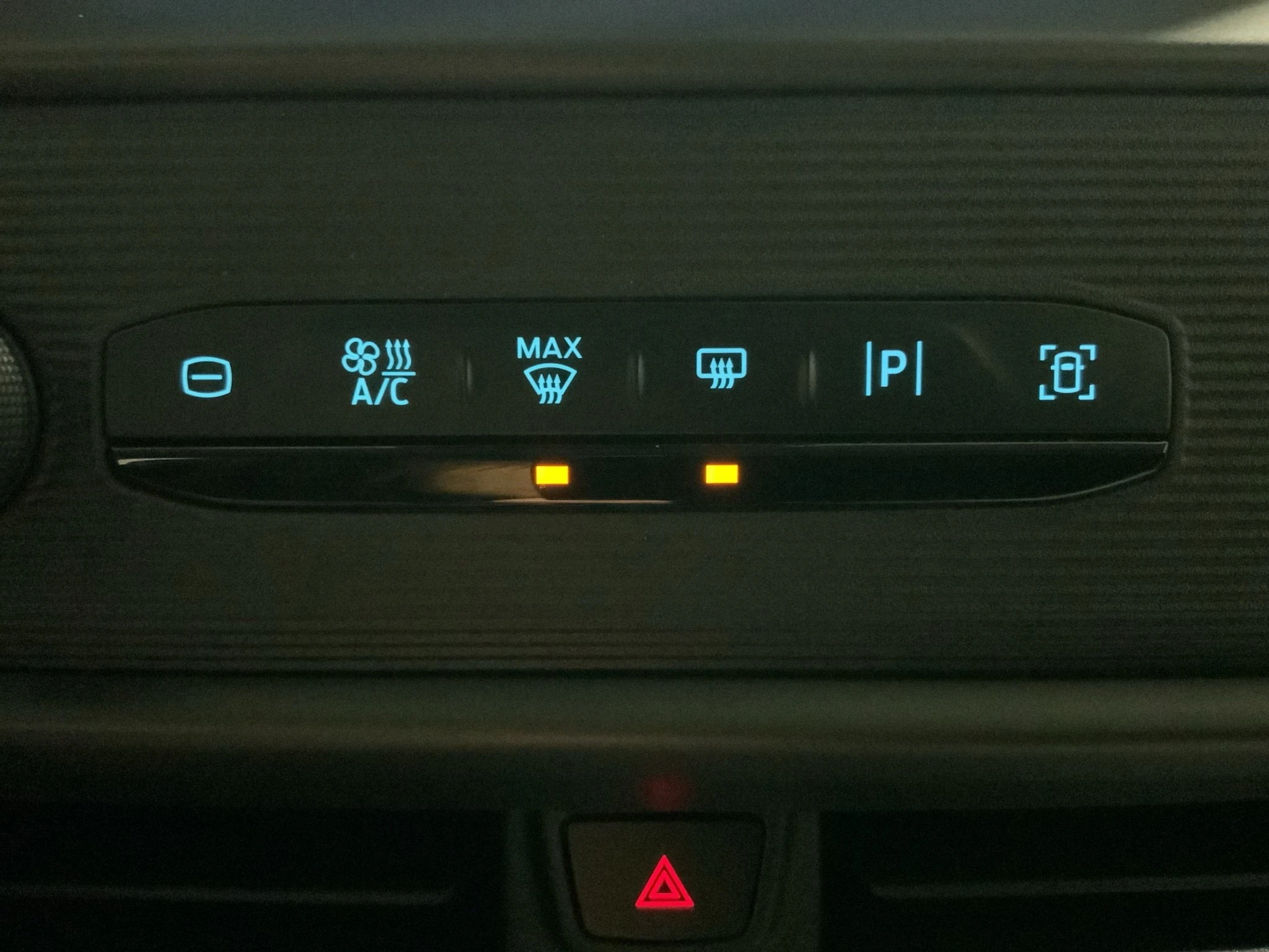 Ford-Tourneo Courier-image-17