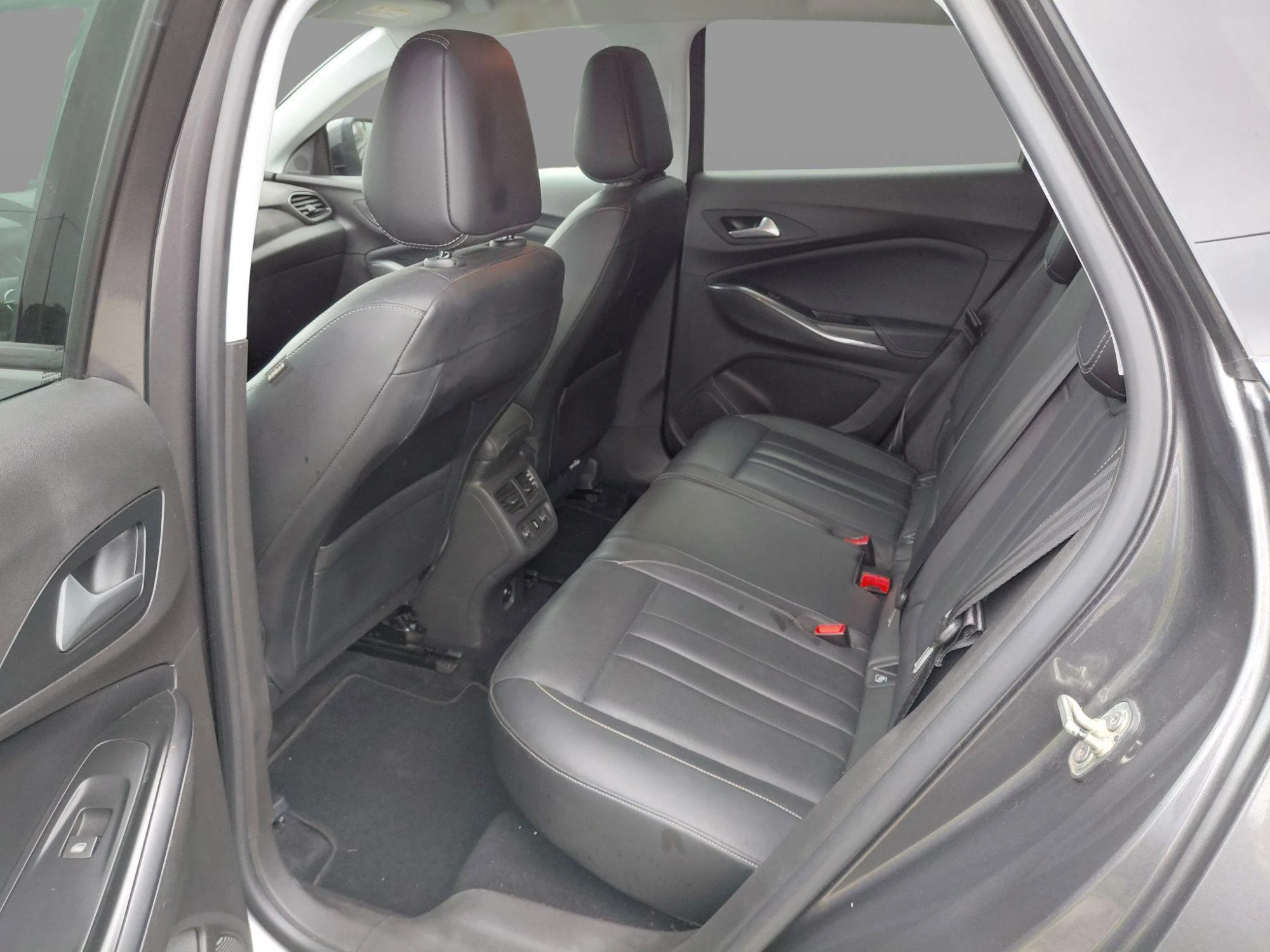Opel-Grandland X-image-4