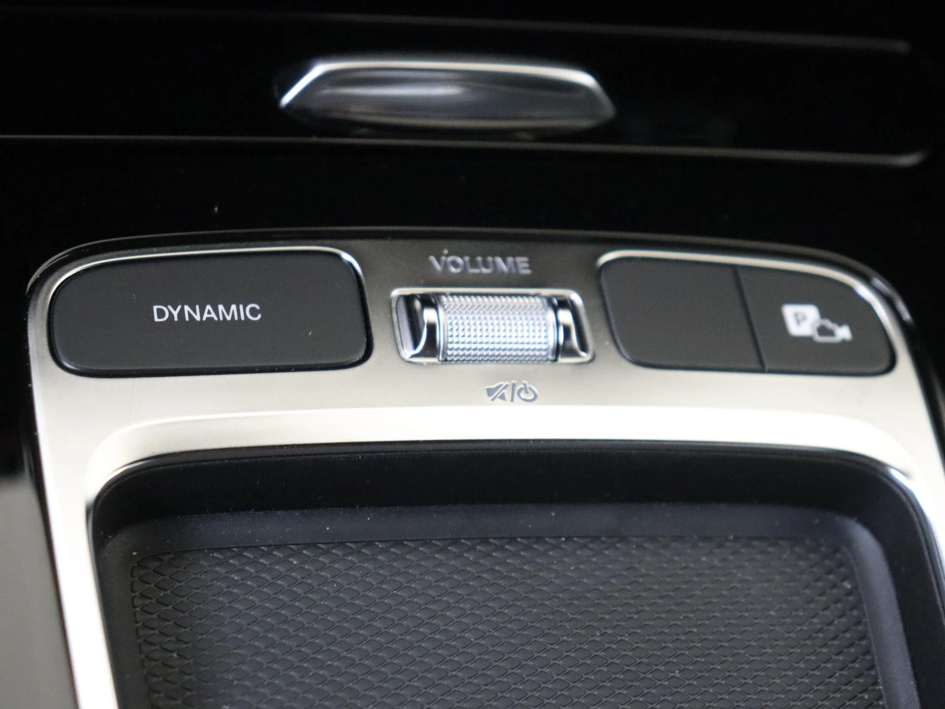 Mercedes-Benz-EQB-image-21