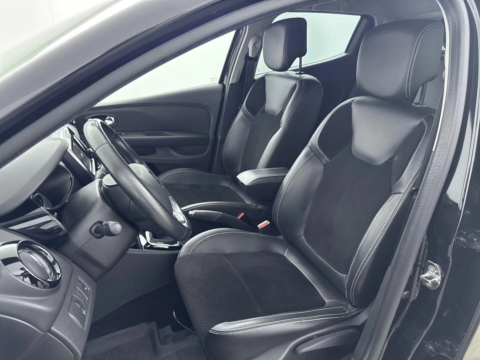 Renault-Clio-image-25