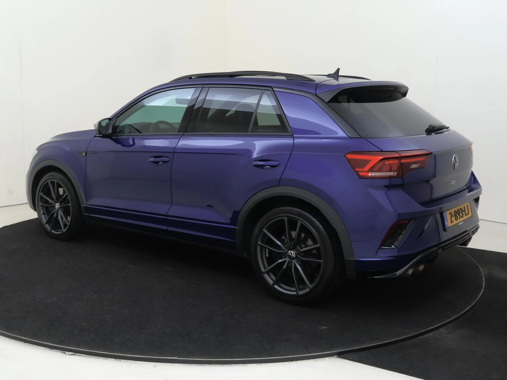 Volkswagen-T-Roc-image-2