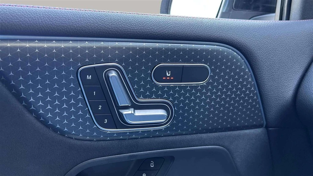 Mercedes-Benz-EQB-image-10