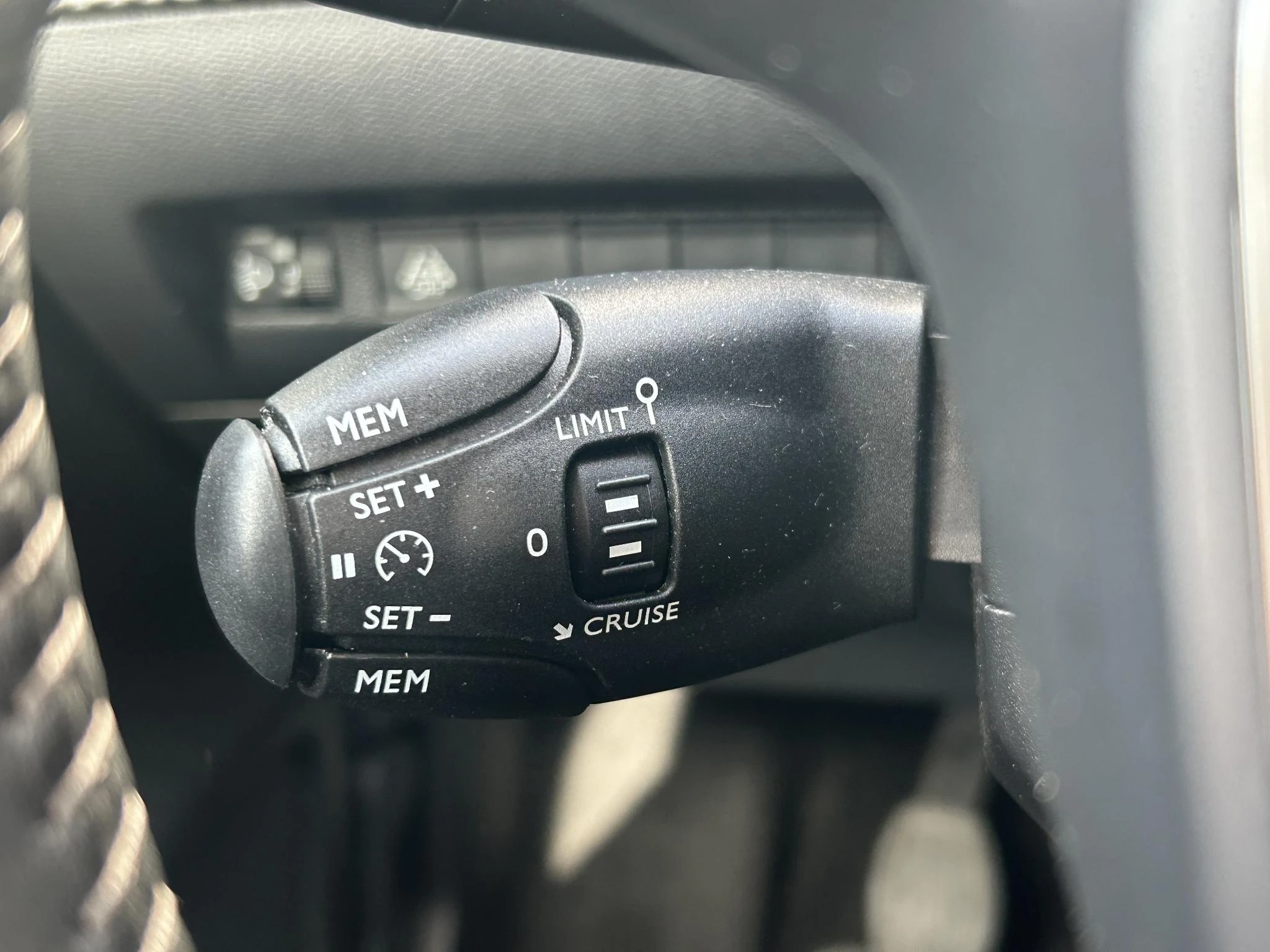 Peugeot-208-image-24