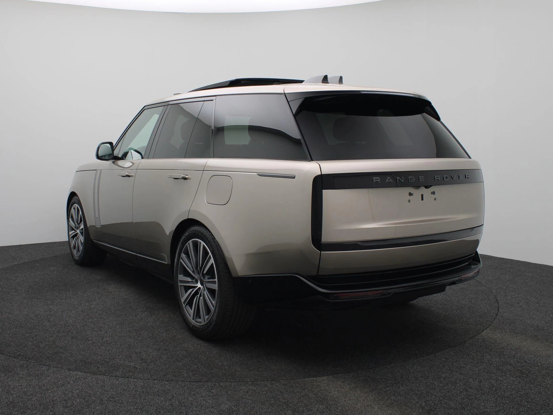 Land Rover-Range Rover-image-1