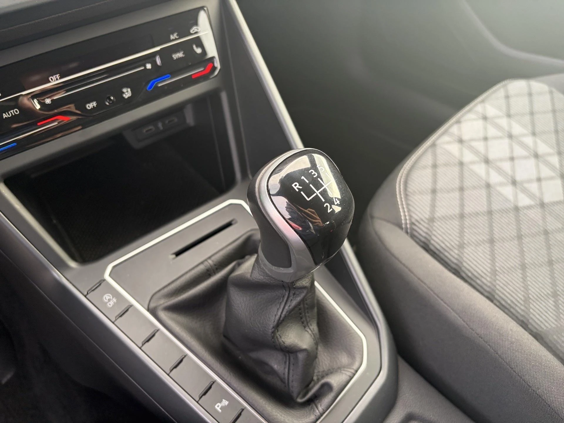 Volkswagen-Polo-image-10