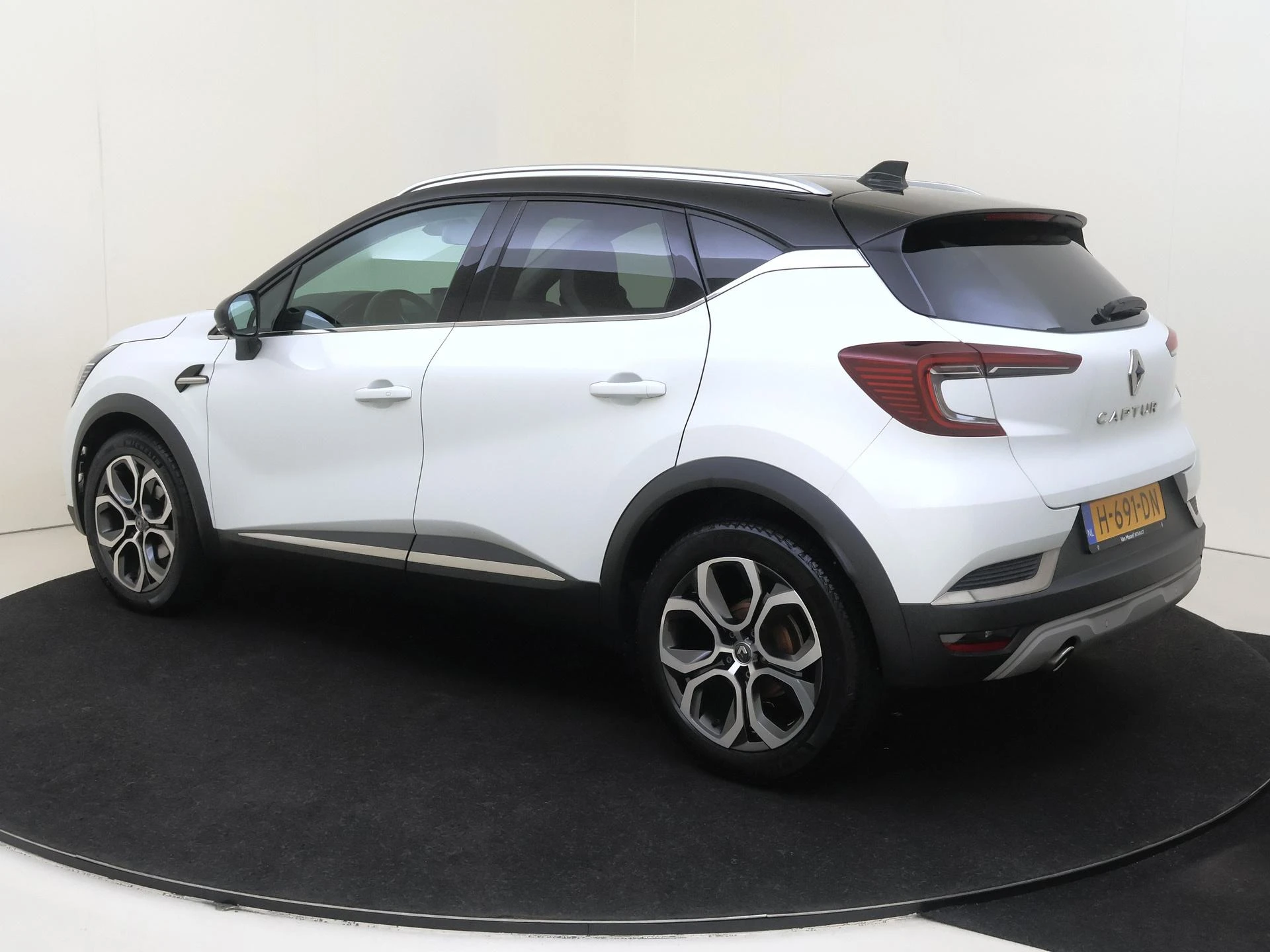 Renault-Captur-image-2