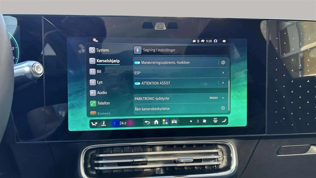 Mercedes-Benz-CLA-image-19