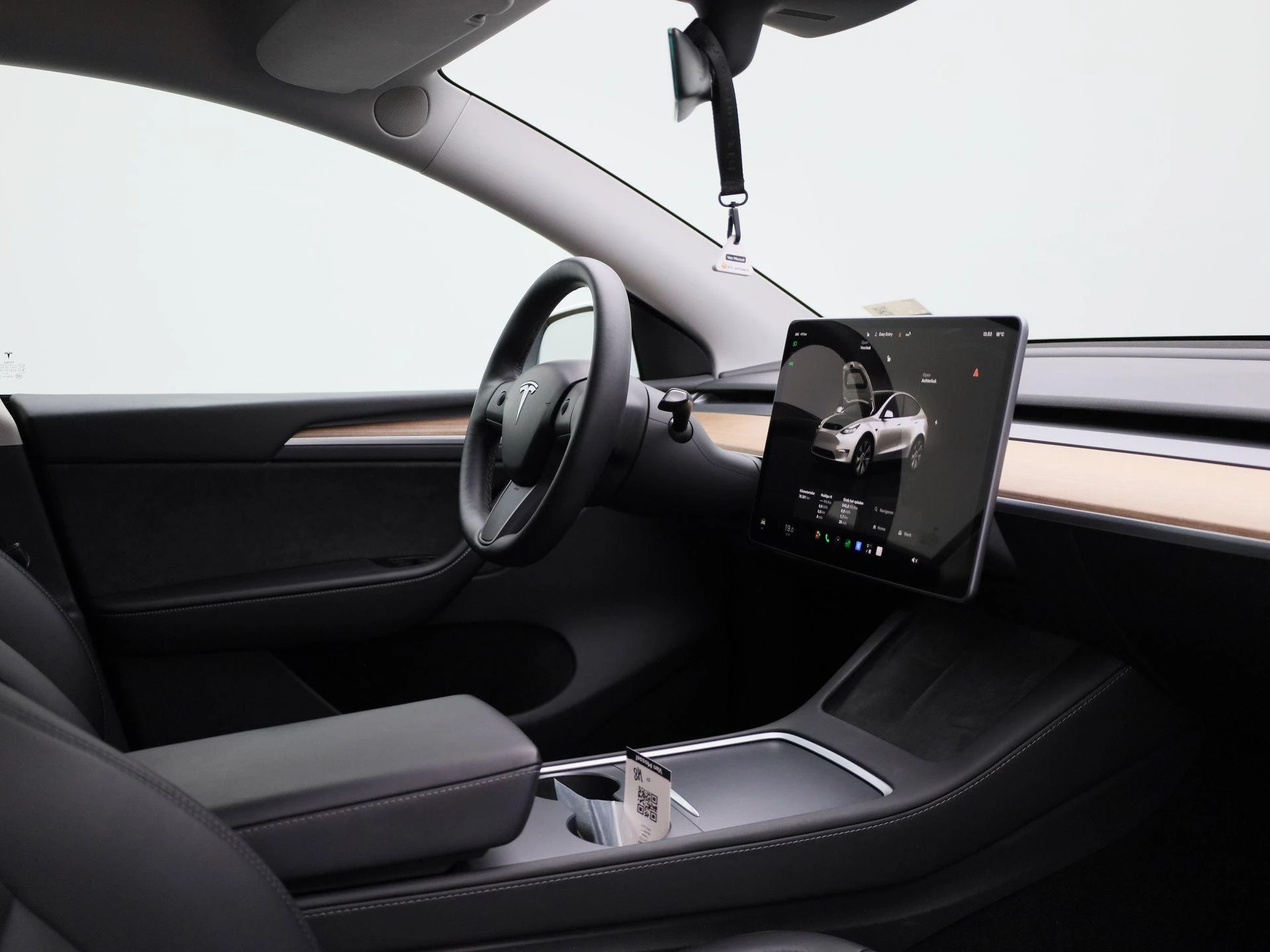Tesla-Model Y-image-33