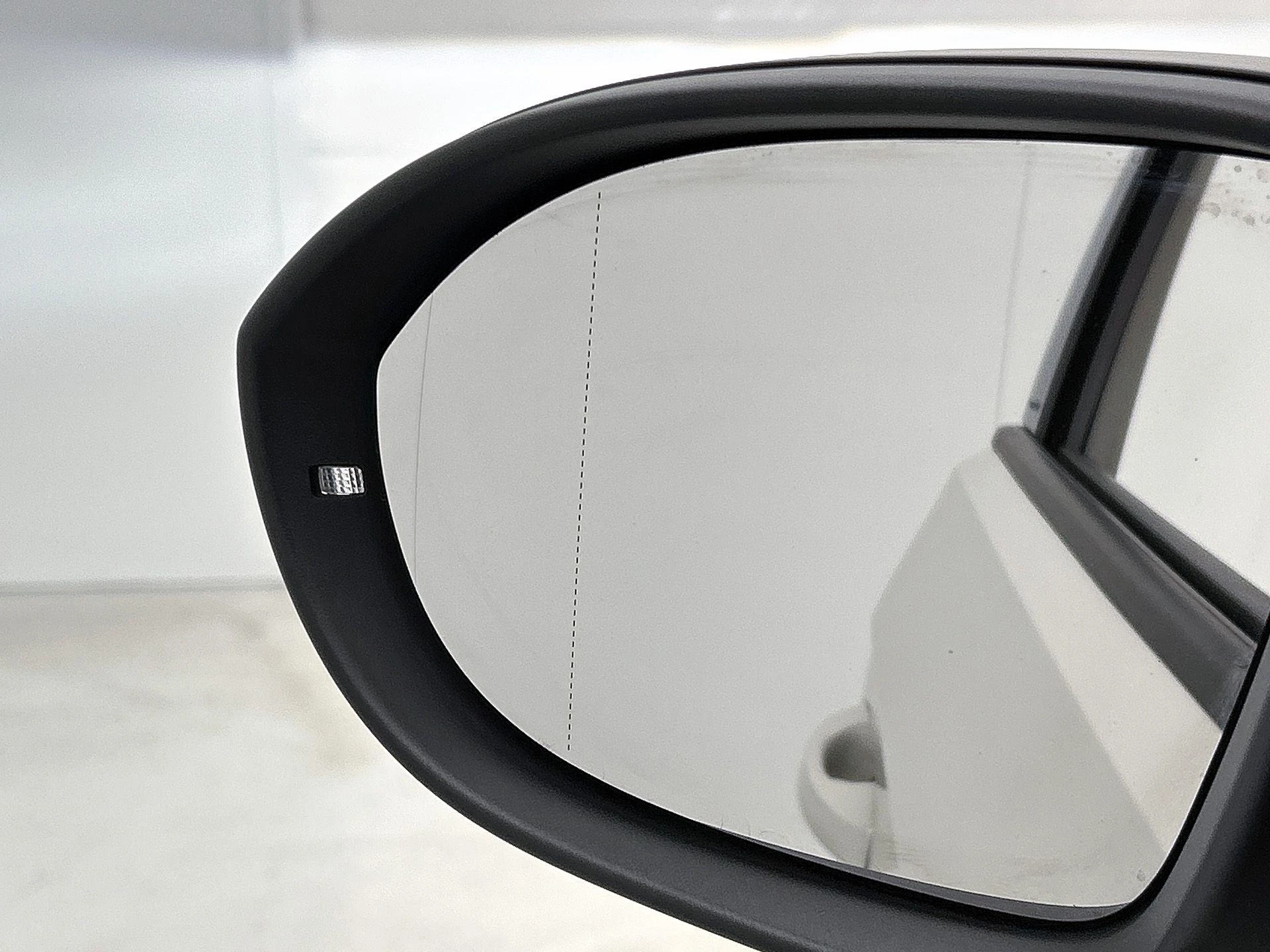 Volkswagen-T-Roc-image-18