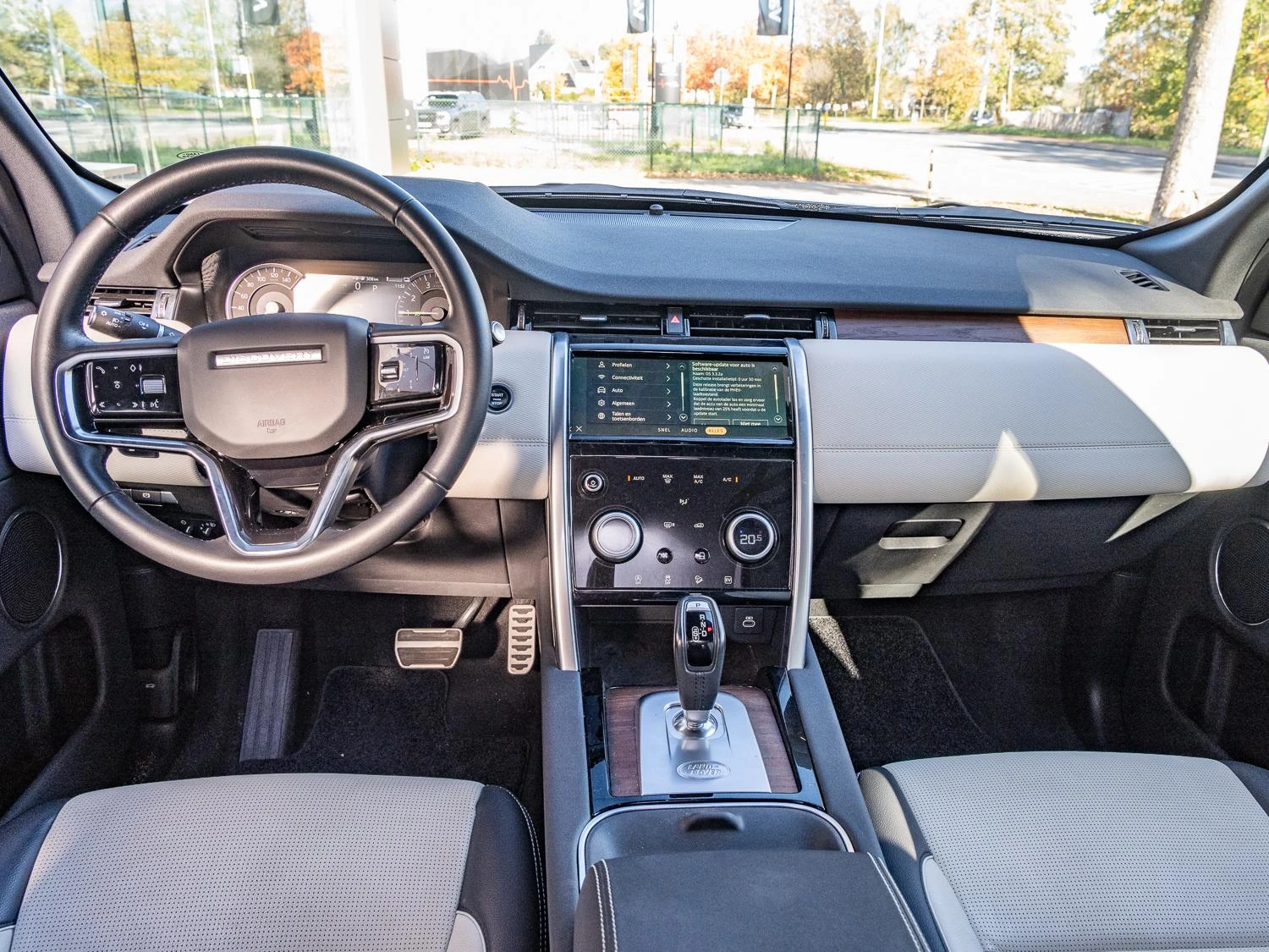 Land Rover-Discovery Sport-image-8
