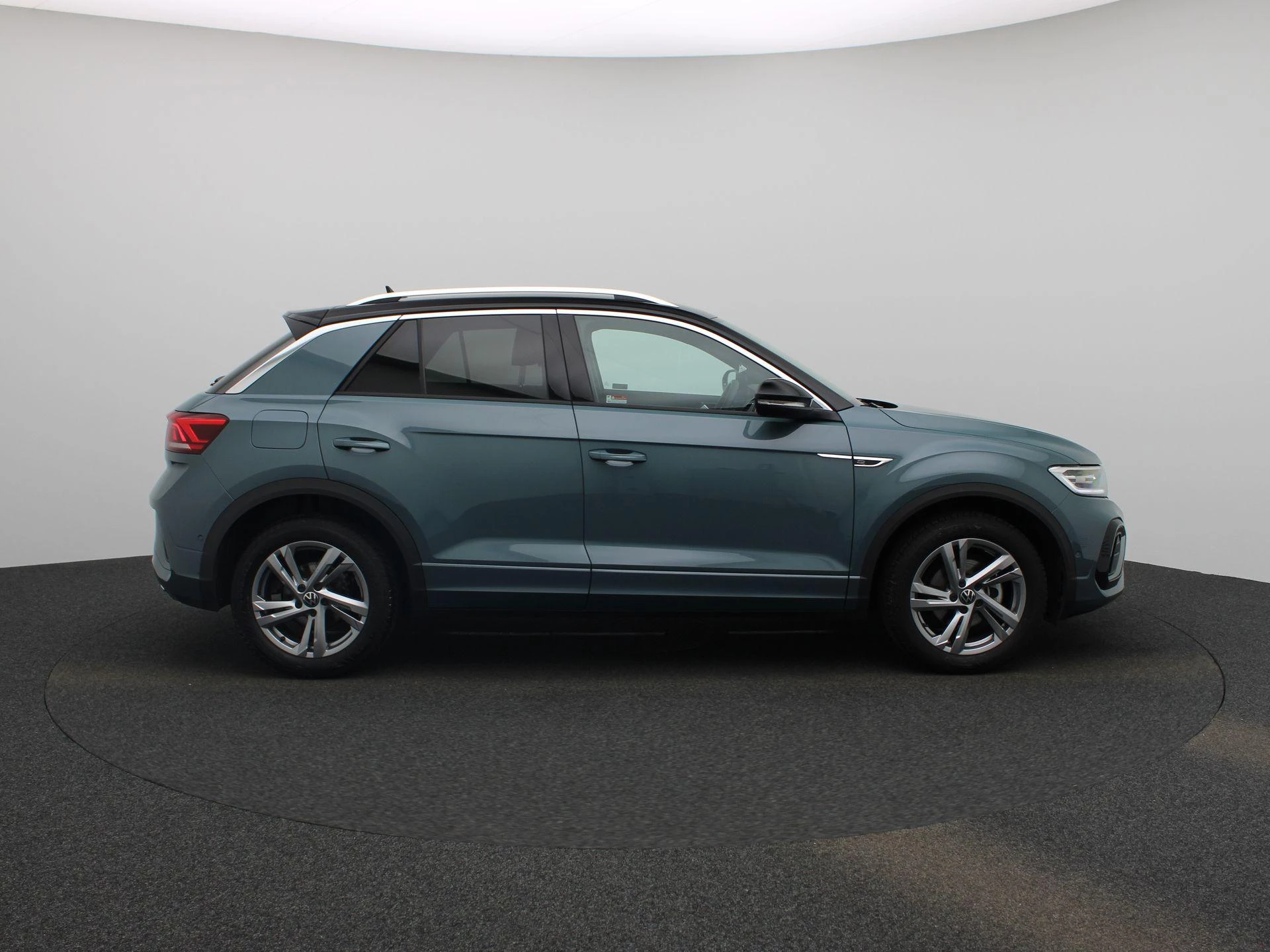 Volkswagen-T-Roc-image-5
