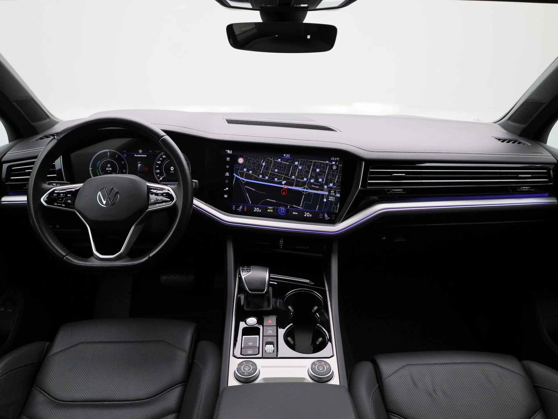 Volkswagen-Touareg-image-48