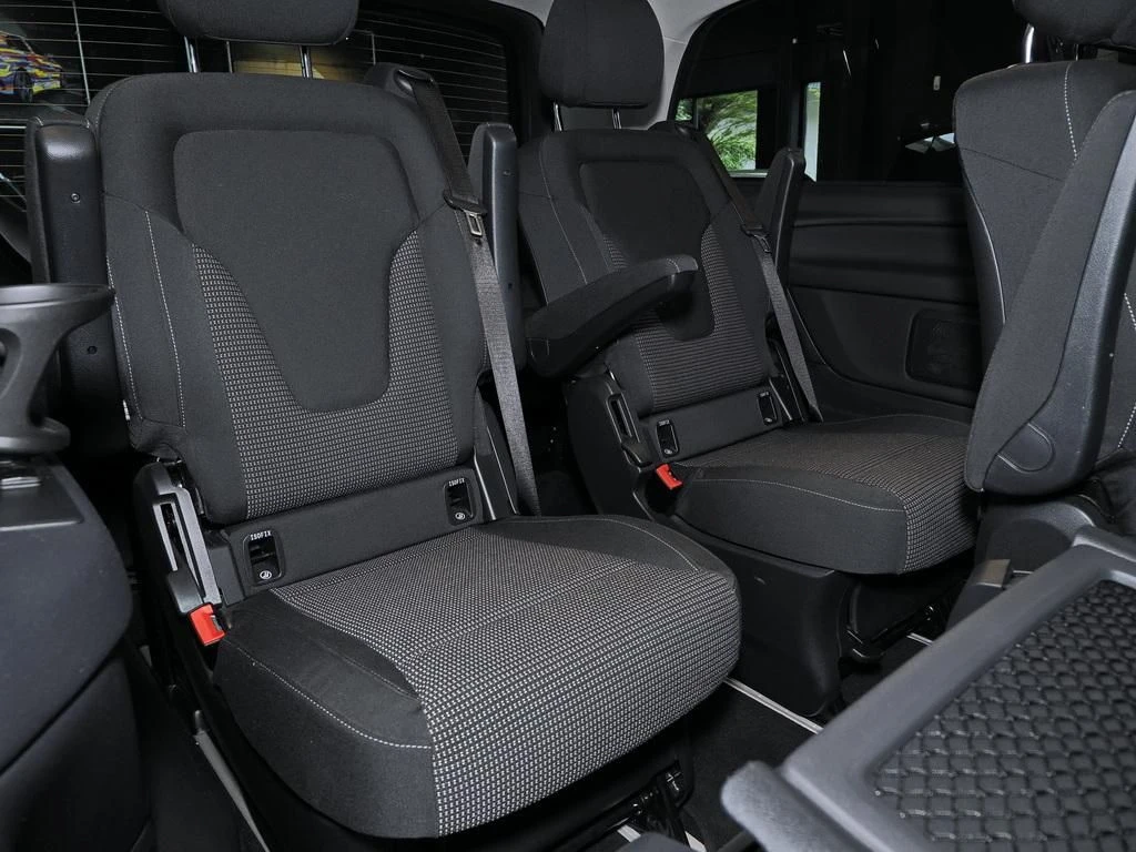 Mercedes-Benz-V-Klasse 220-image-12