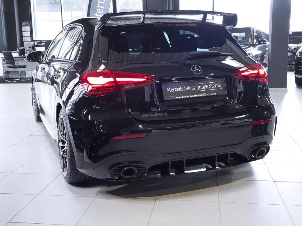 Mercedes-AMG-A-Klasse 35-image-4