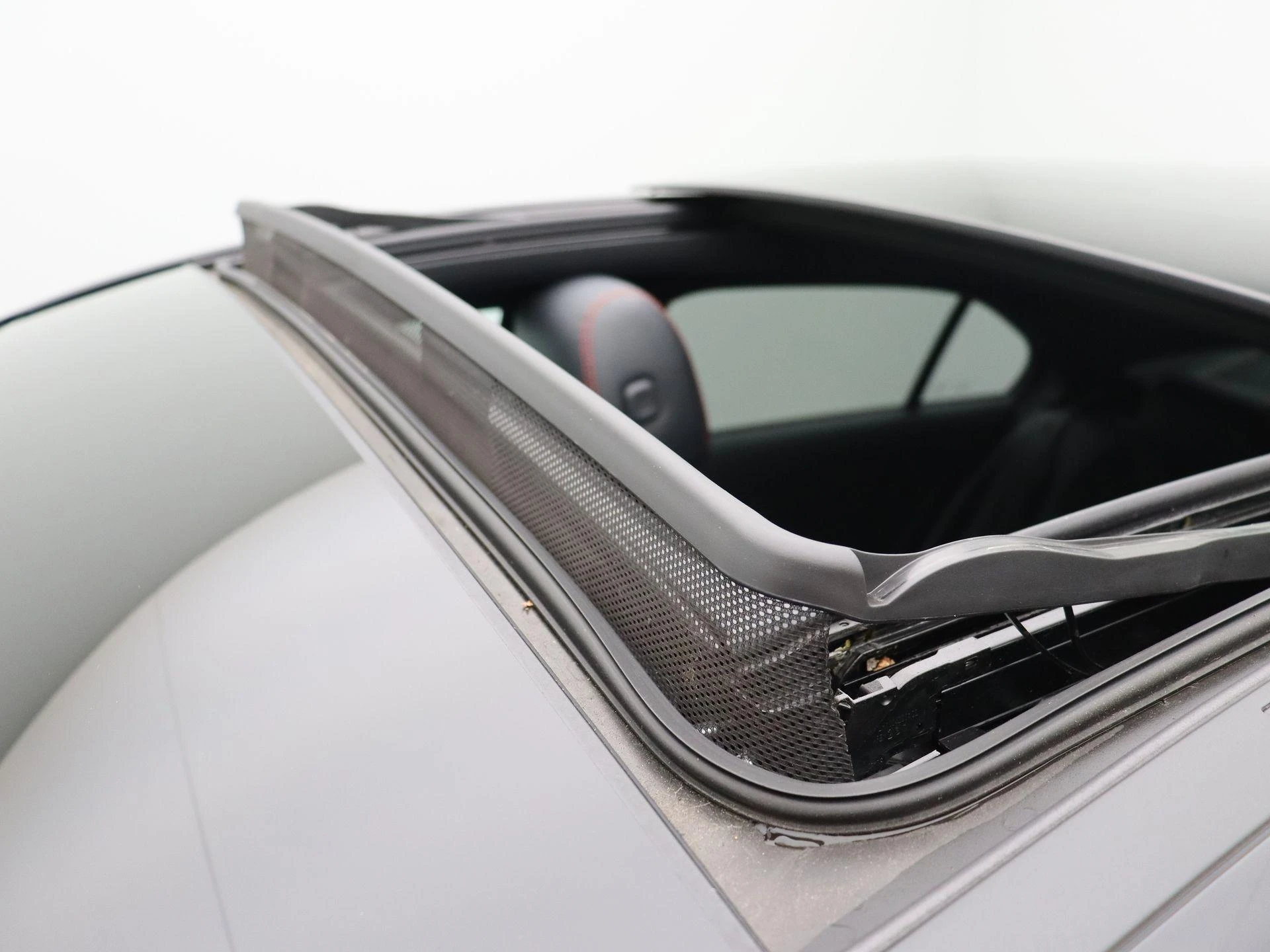 Mercedes-Benz A-Klasse 180 Sedan AMG Line + PANO DAK + MULTIBEAM LED + CARPLAY +