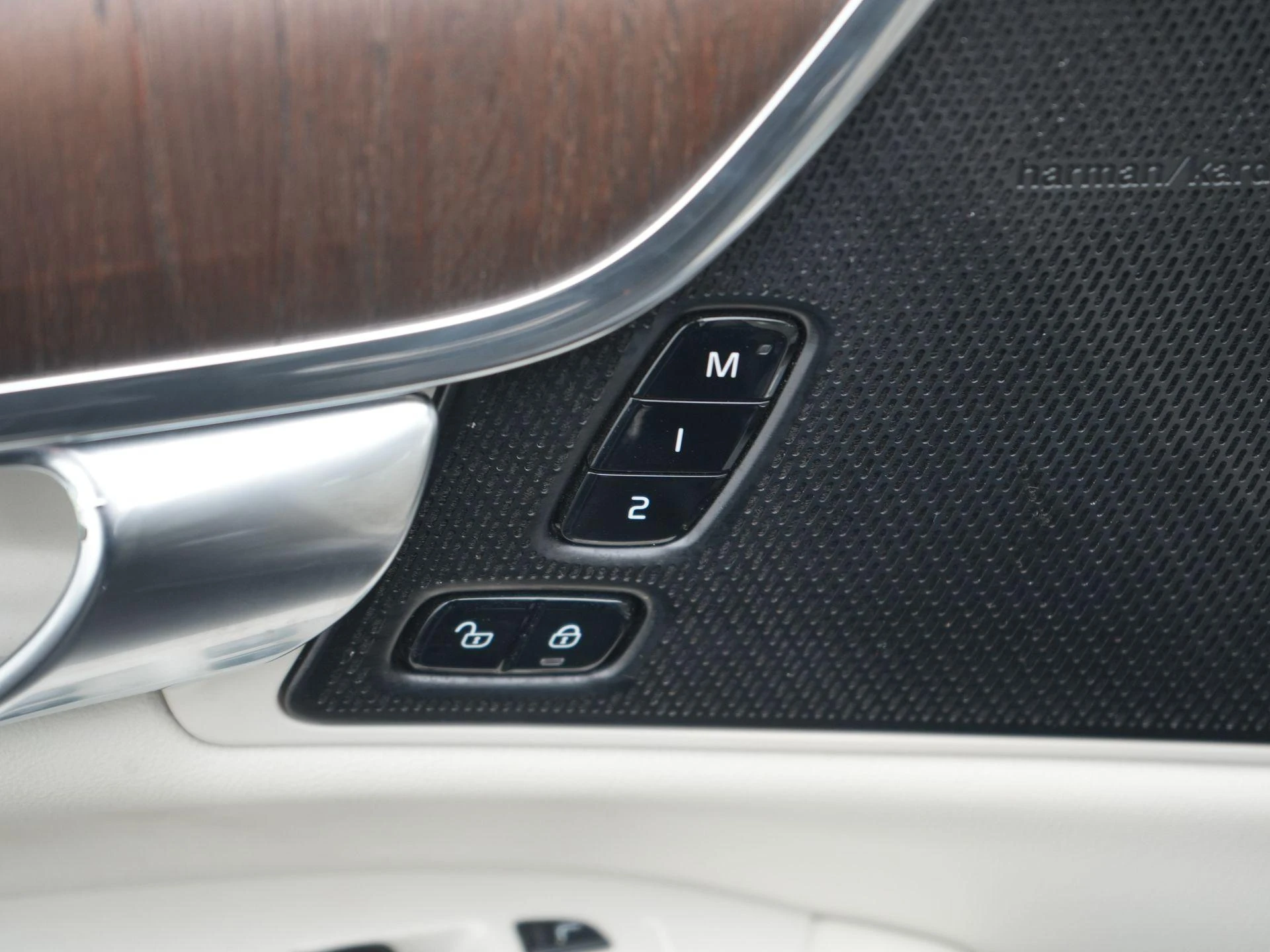 Volvo-S90-image-34