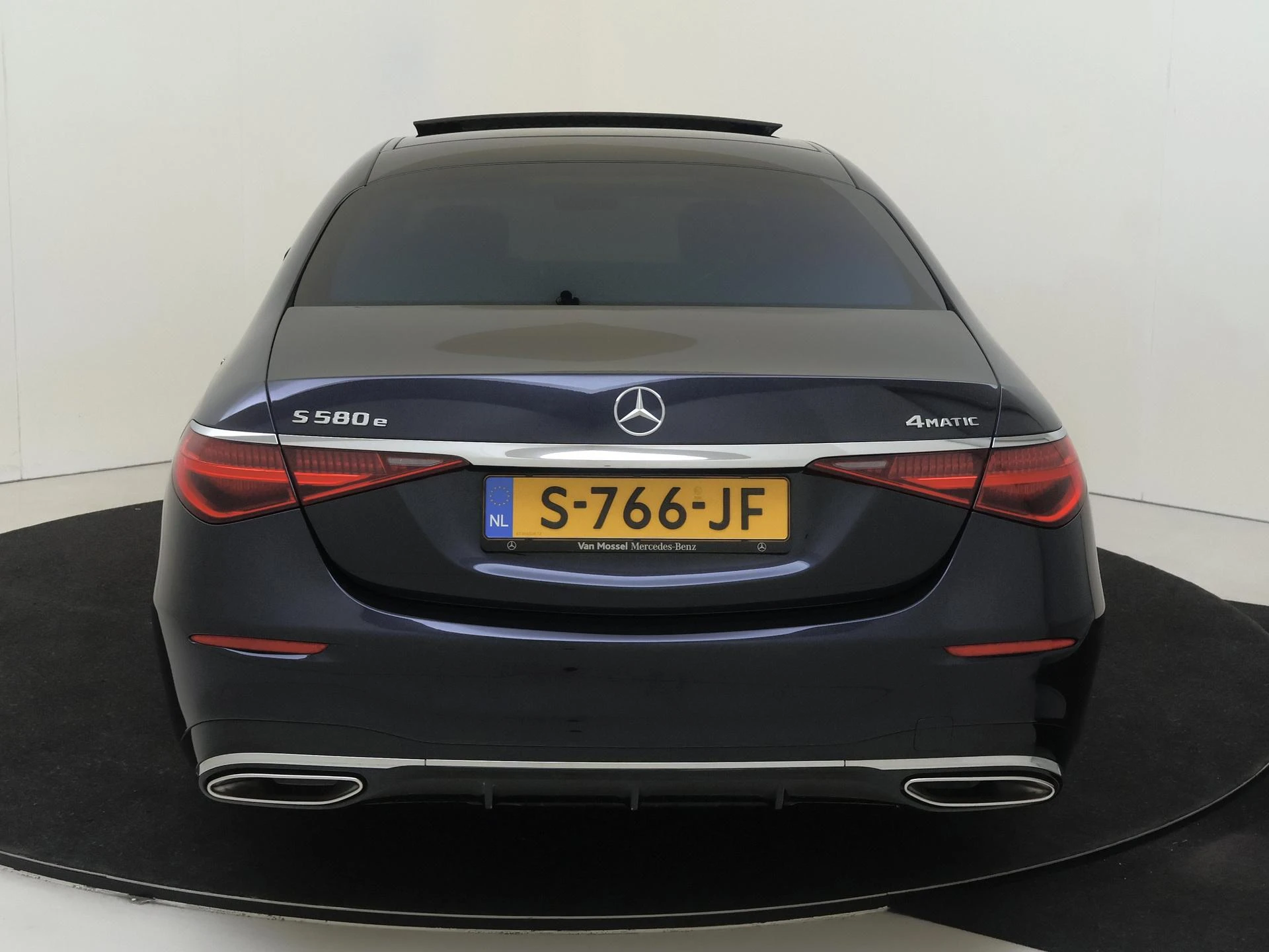 Mercedes-Benz-S-Klasse-image-8