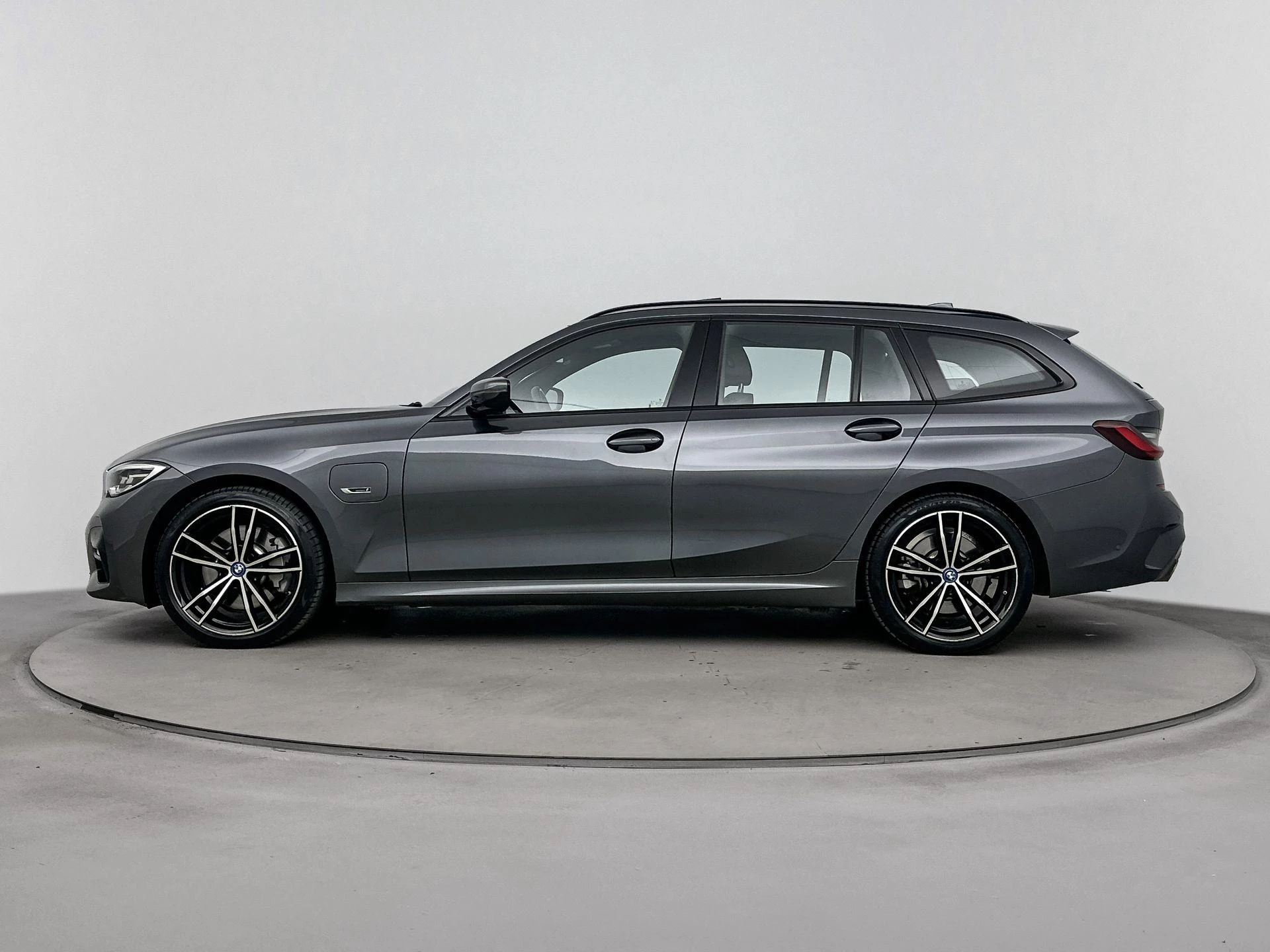 BMW-3 Serie-image-1