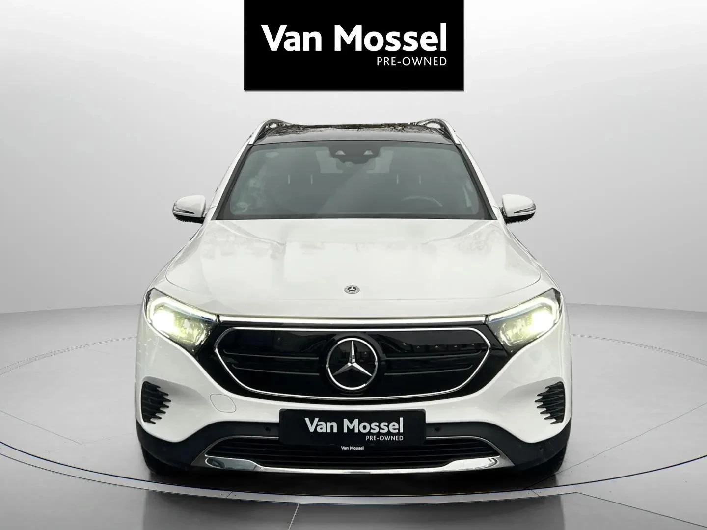 Mercedes-Benz-EQB-image-1