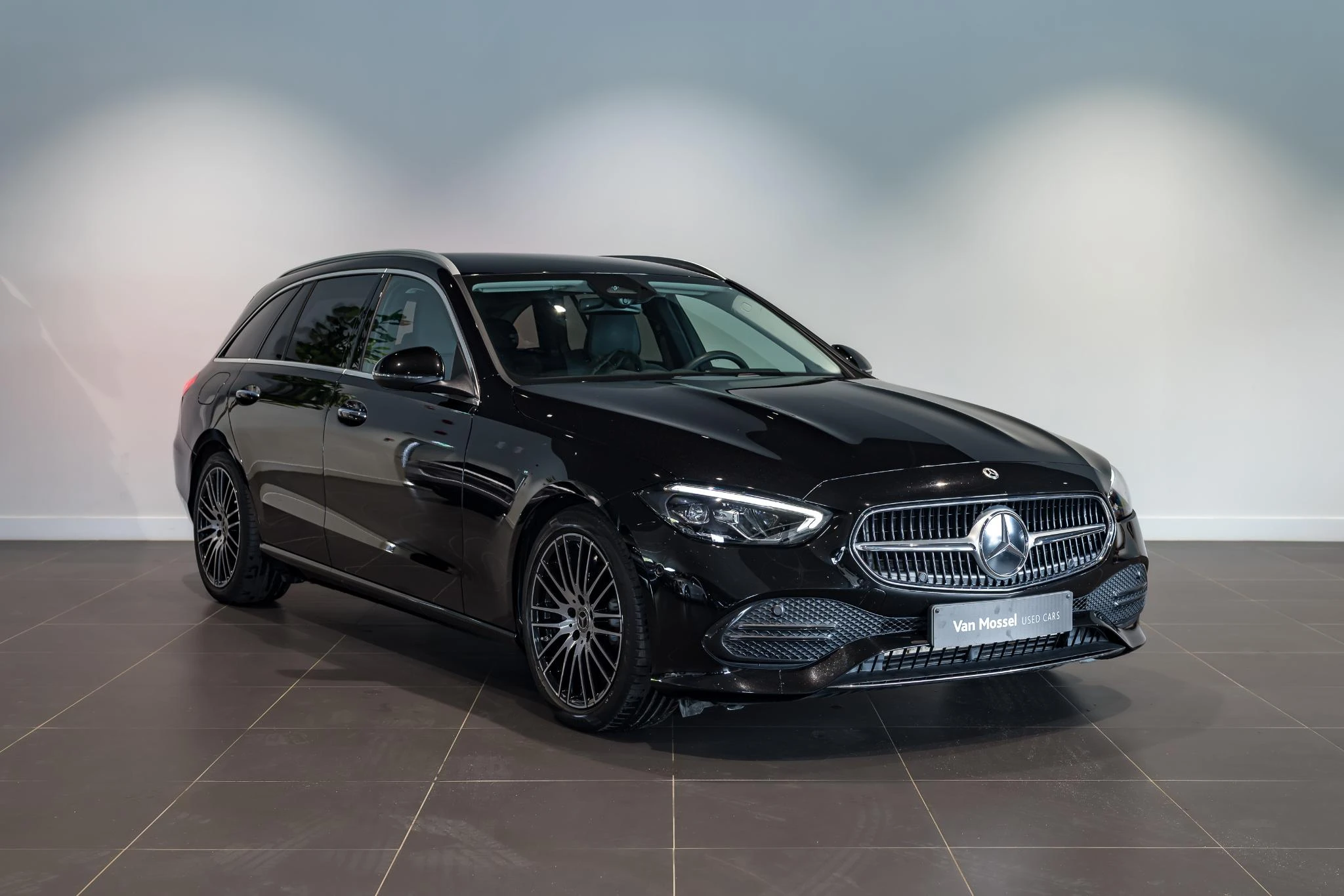 Mercedes-Benz-C-Klasse-image-2