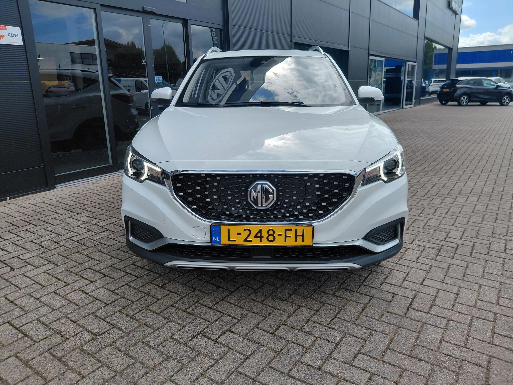 MG-ZS EV-image-8