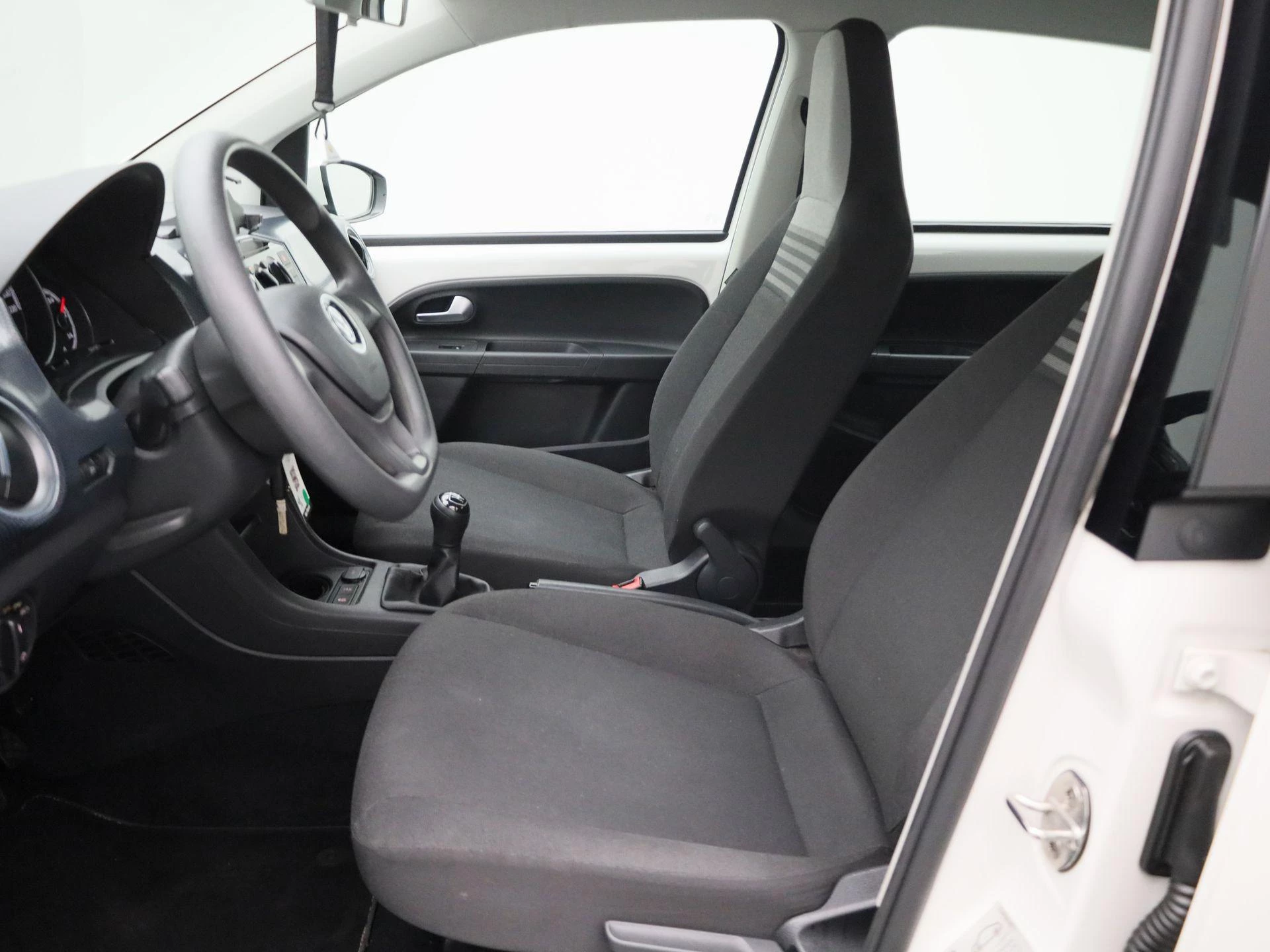 Volkswagen-up!-image-7