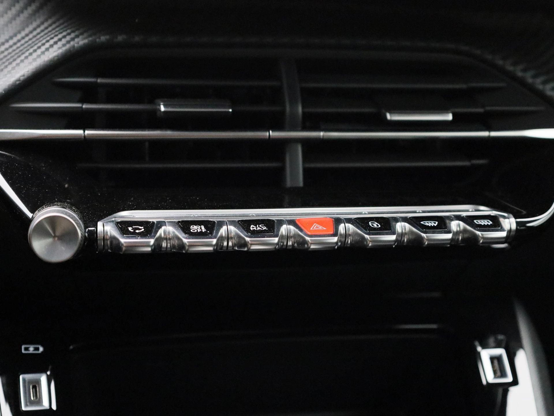 Peugeot-e-208-image-16