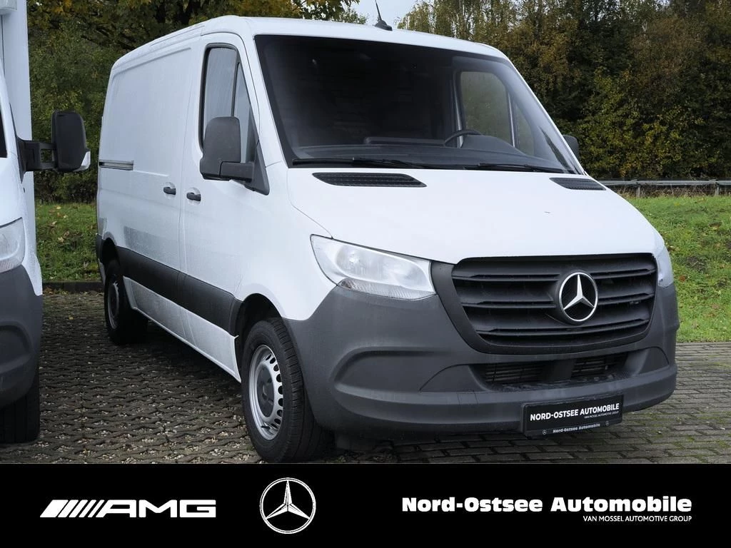 Mercedes-Benz-Sprinter-image-2