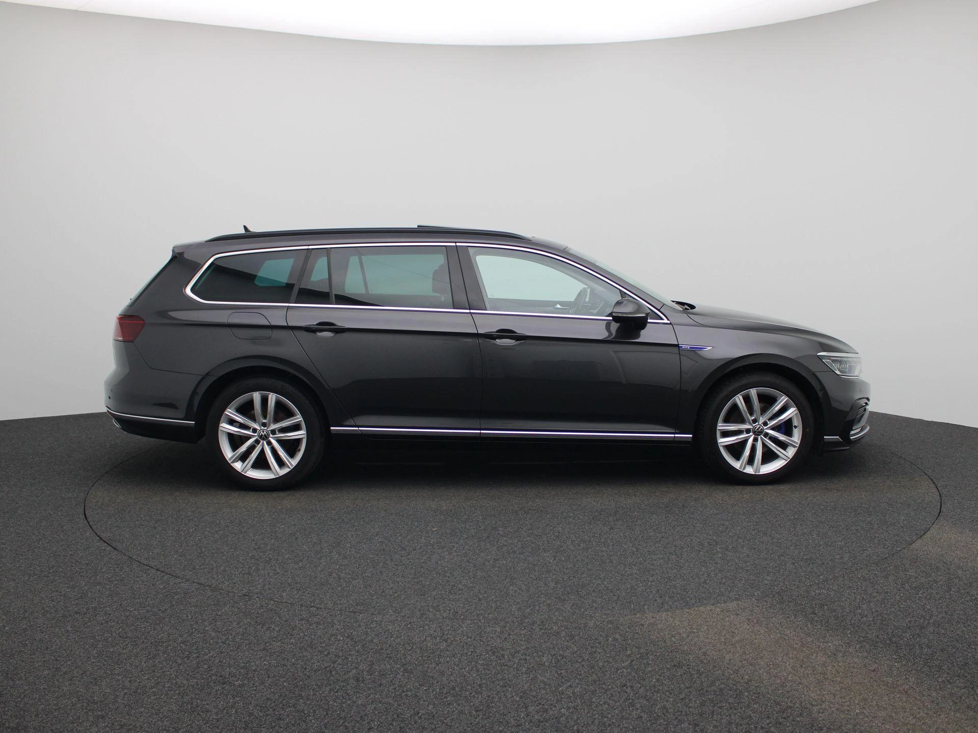 Volkswagen-Passat-image-5