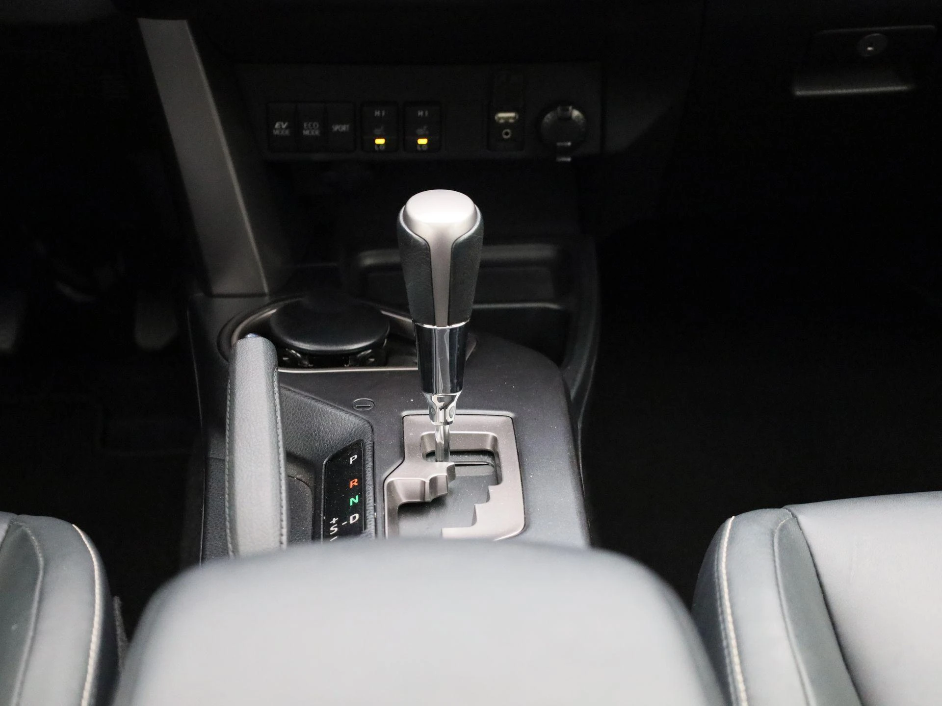 Toyota RAV4 2.5 Hybrid AWD Executive