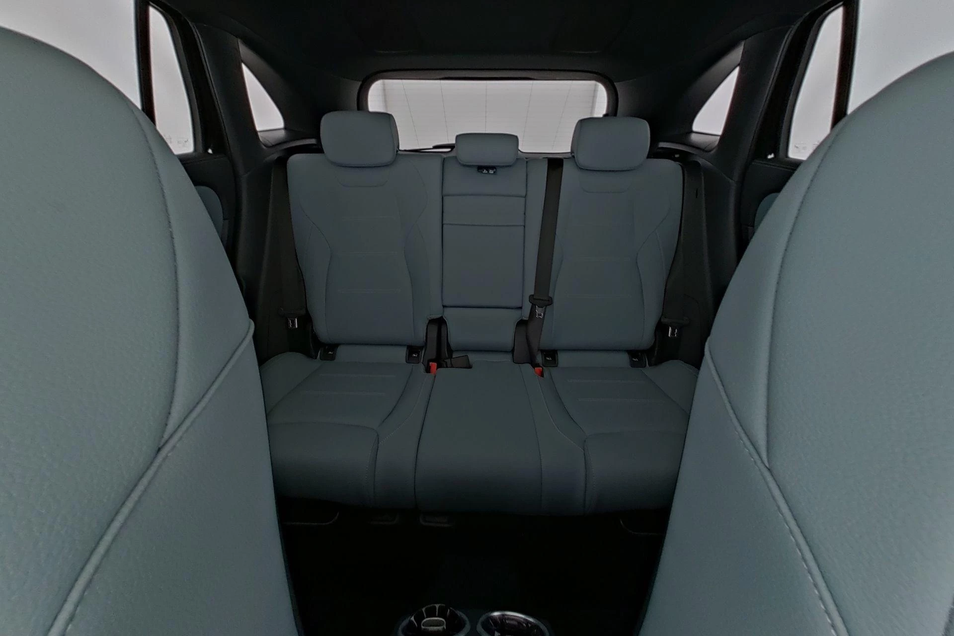 Mercedes-Benz-GLA-image-16