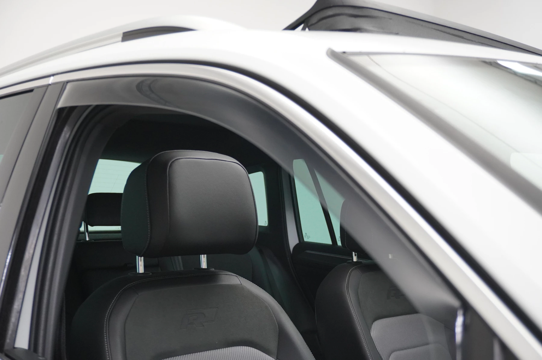 Volkswagen-Tiguan-image-40