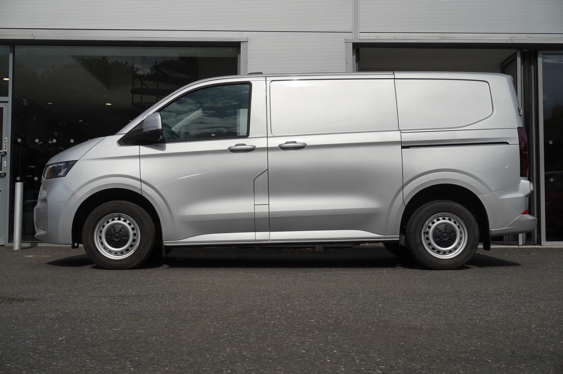 Volkswagen-Transporter-image-26