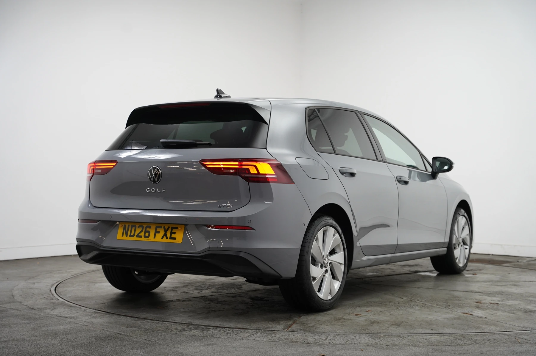 Volkswagen-Golf-image-13
