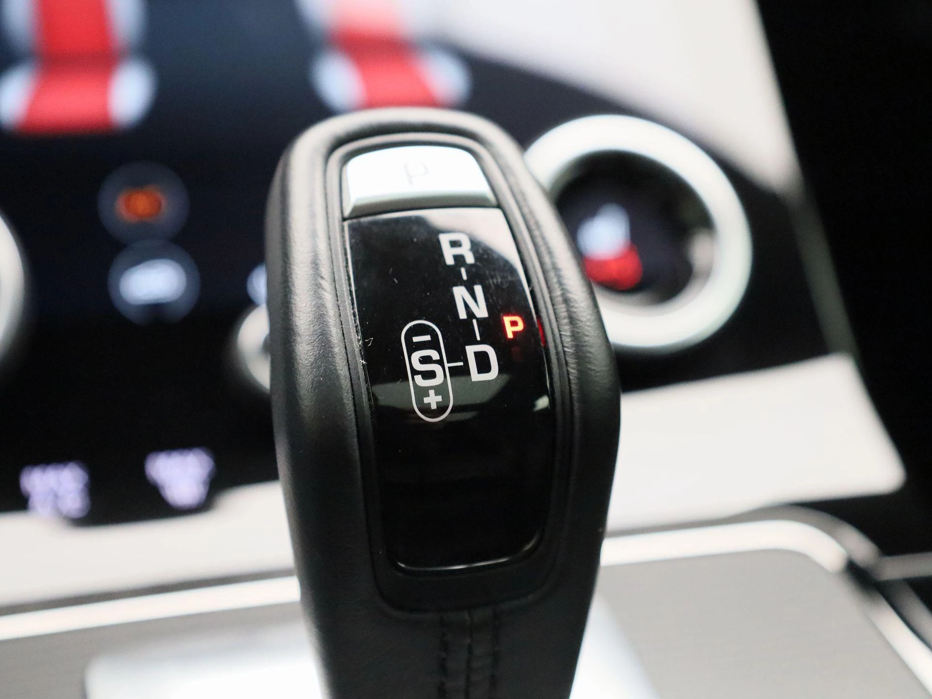 Land Rover-Range Rover Evoque-image-24