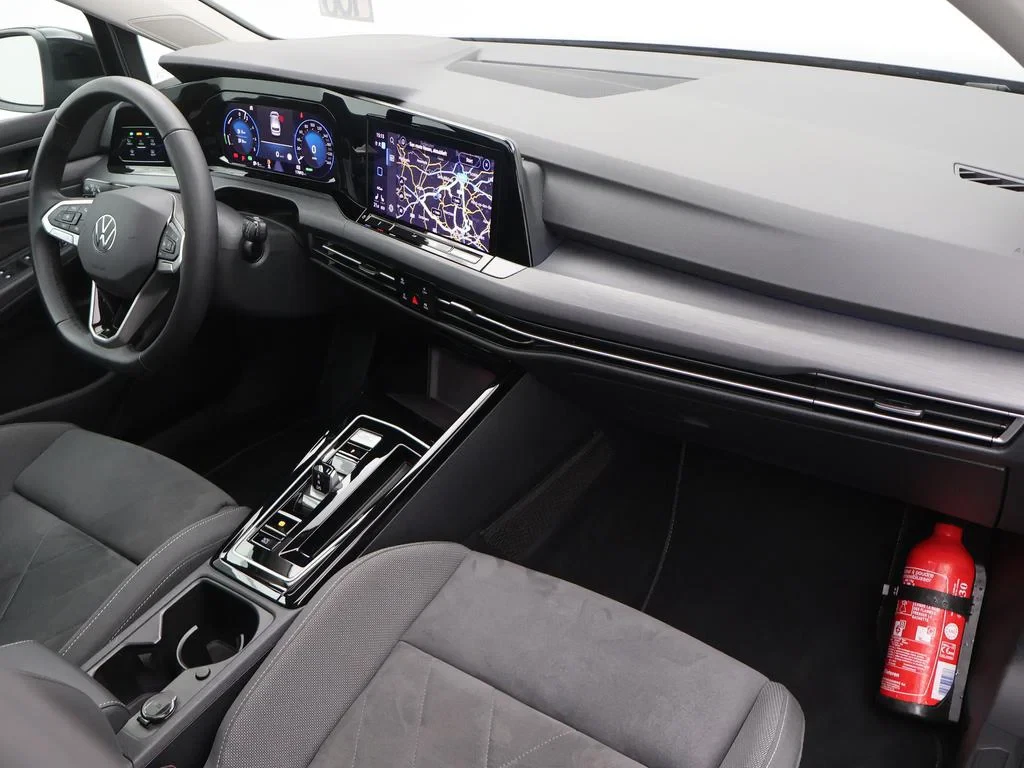 Volkswagen-Golf-image-2