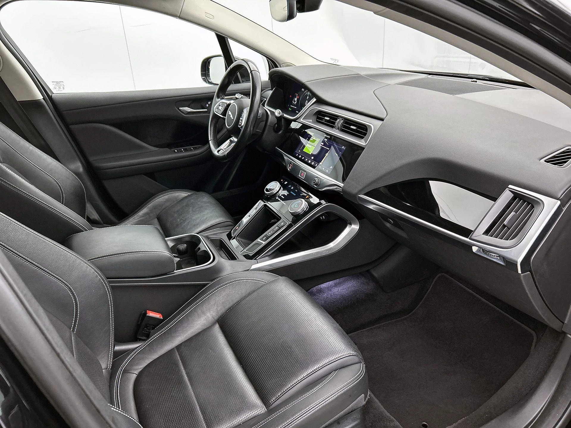Jaguar-I-PACE-image-25
