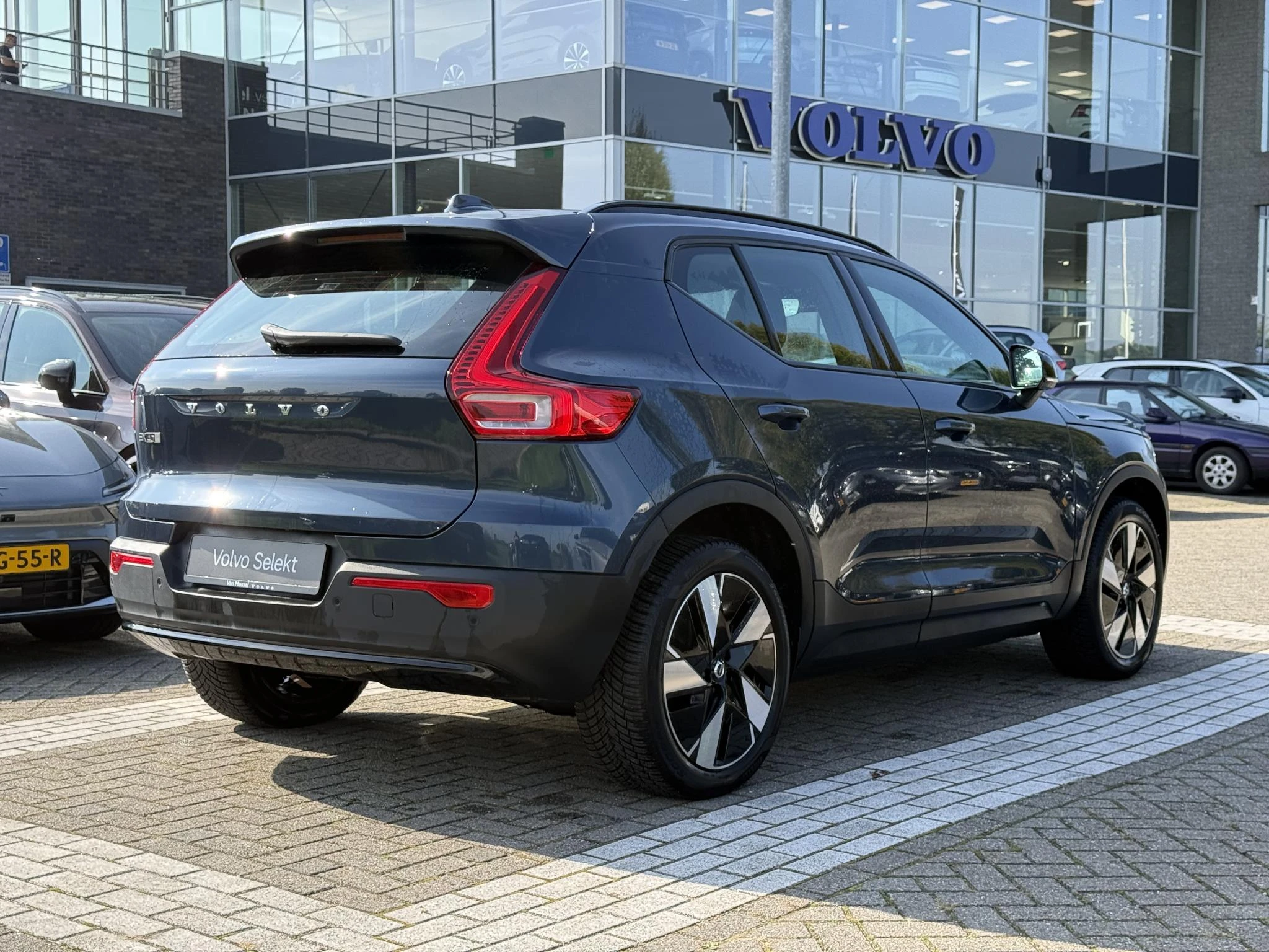 Volvo-EX40-image-4