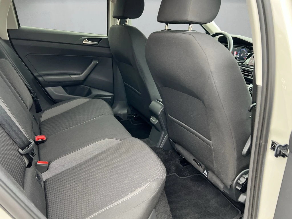 Volkswagen-Polo-image-11