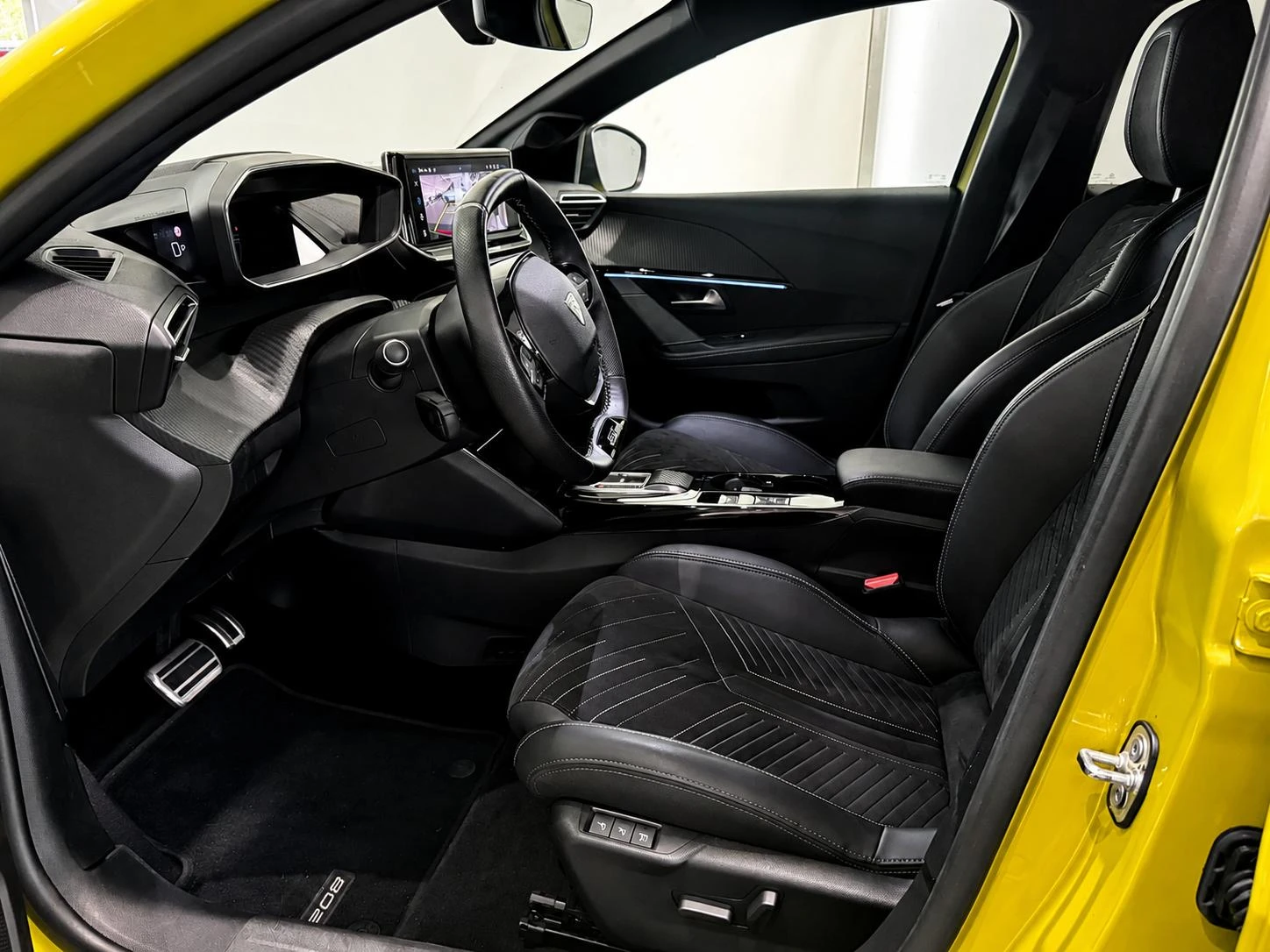 Peugeot e-208 EV GT 51 kWh