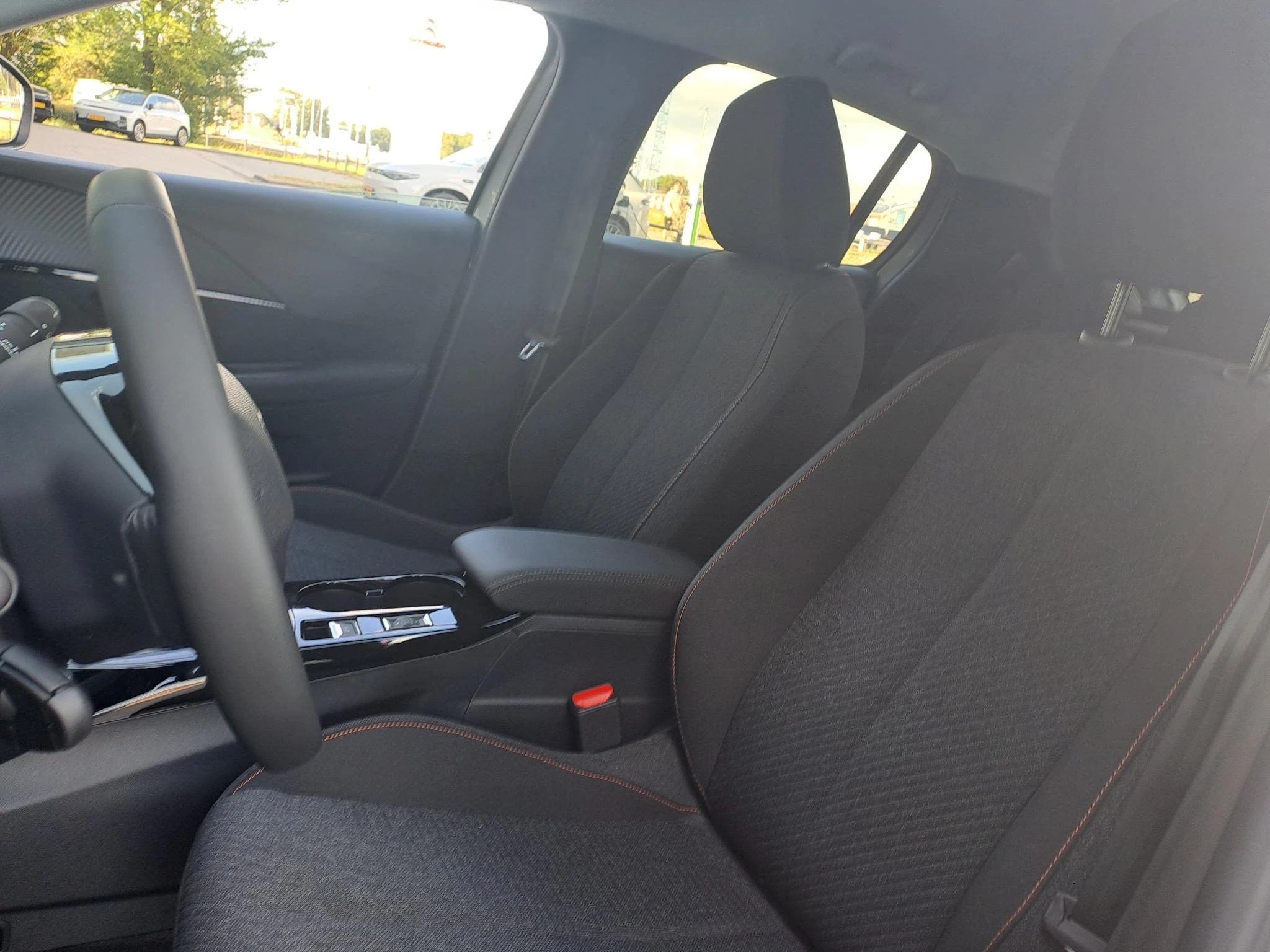 Peugeot-e-208-image-1