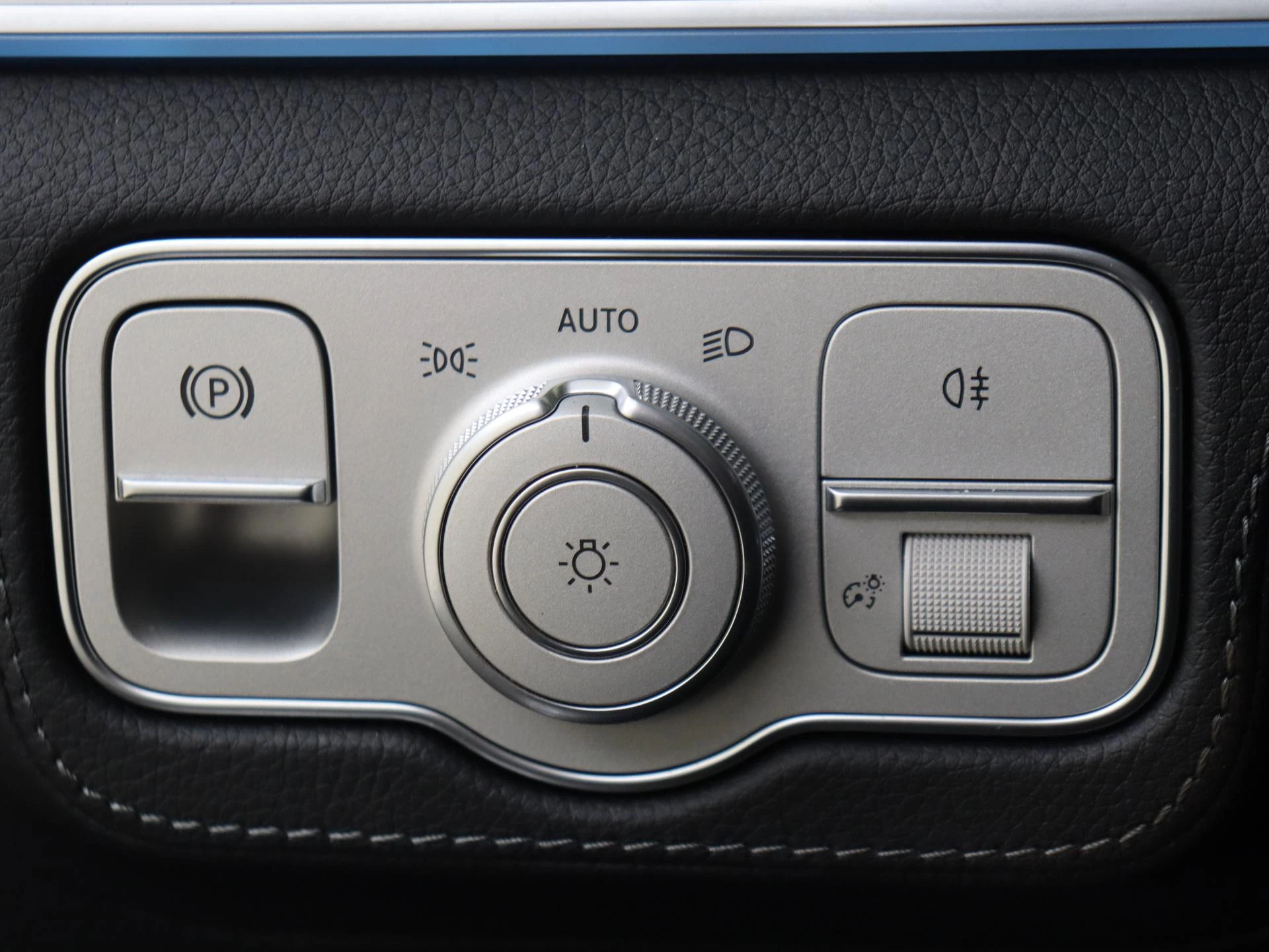 Mercedes-Benz-GLE-image-25