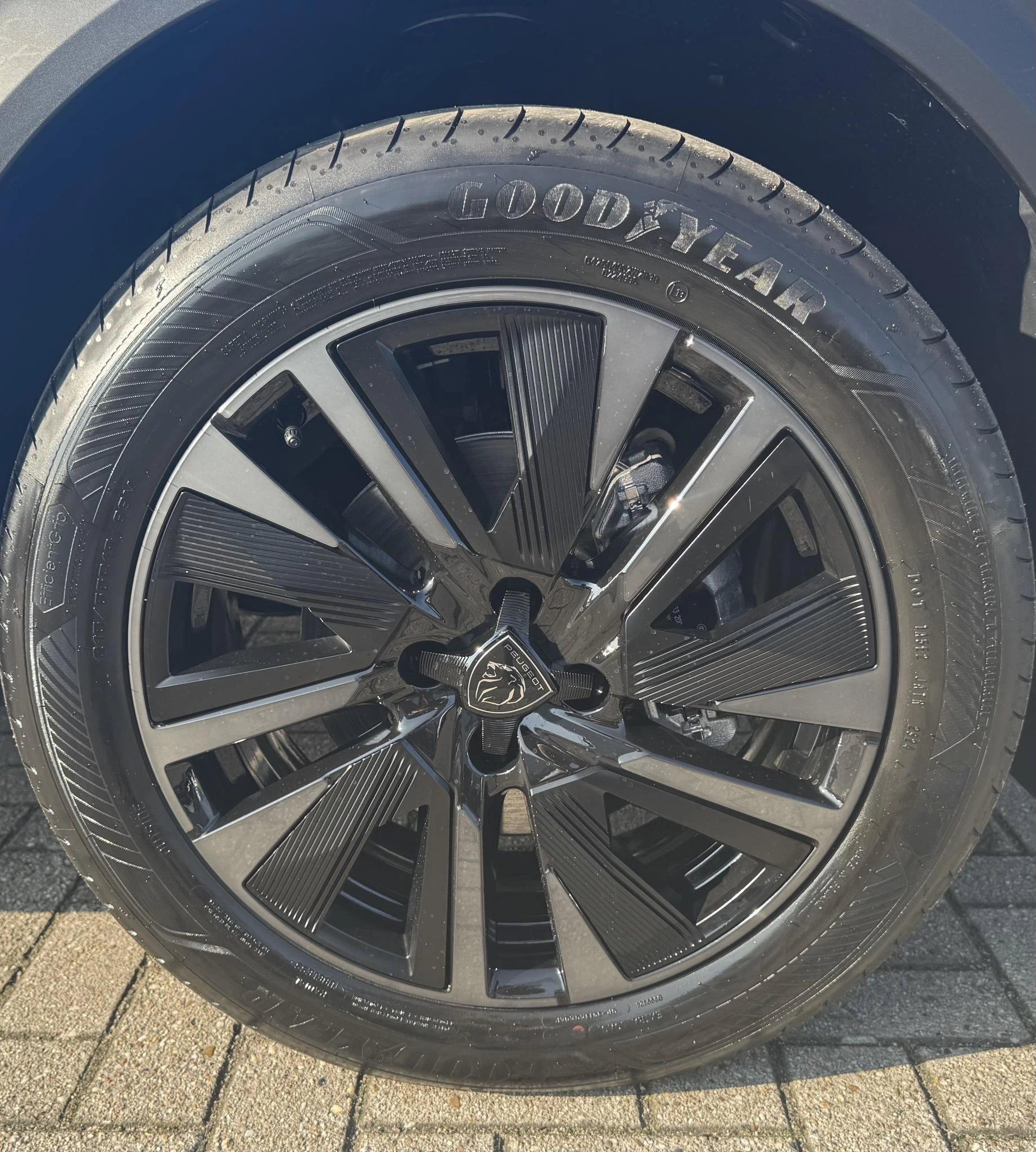 Peugeot-e-2008-image-31