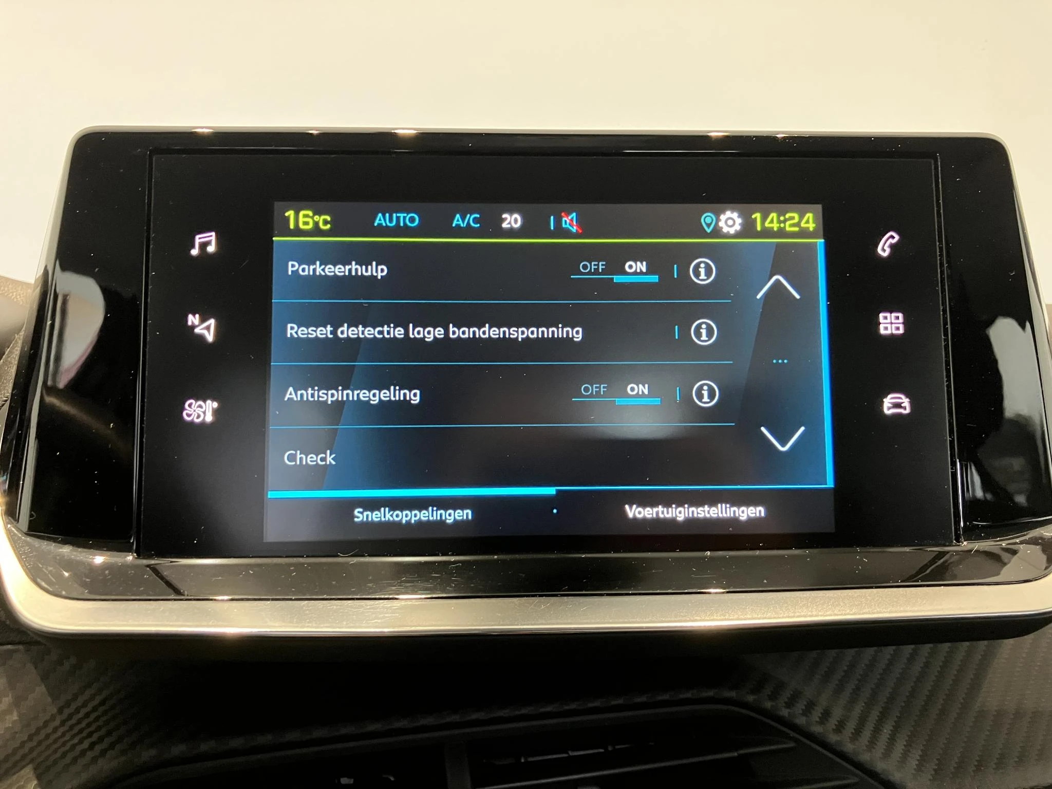 Peugeot-e-208-image-29