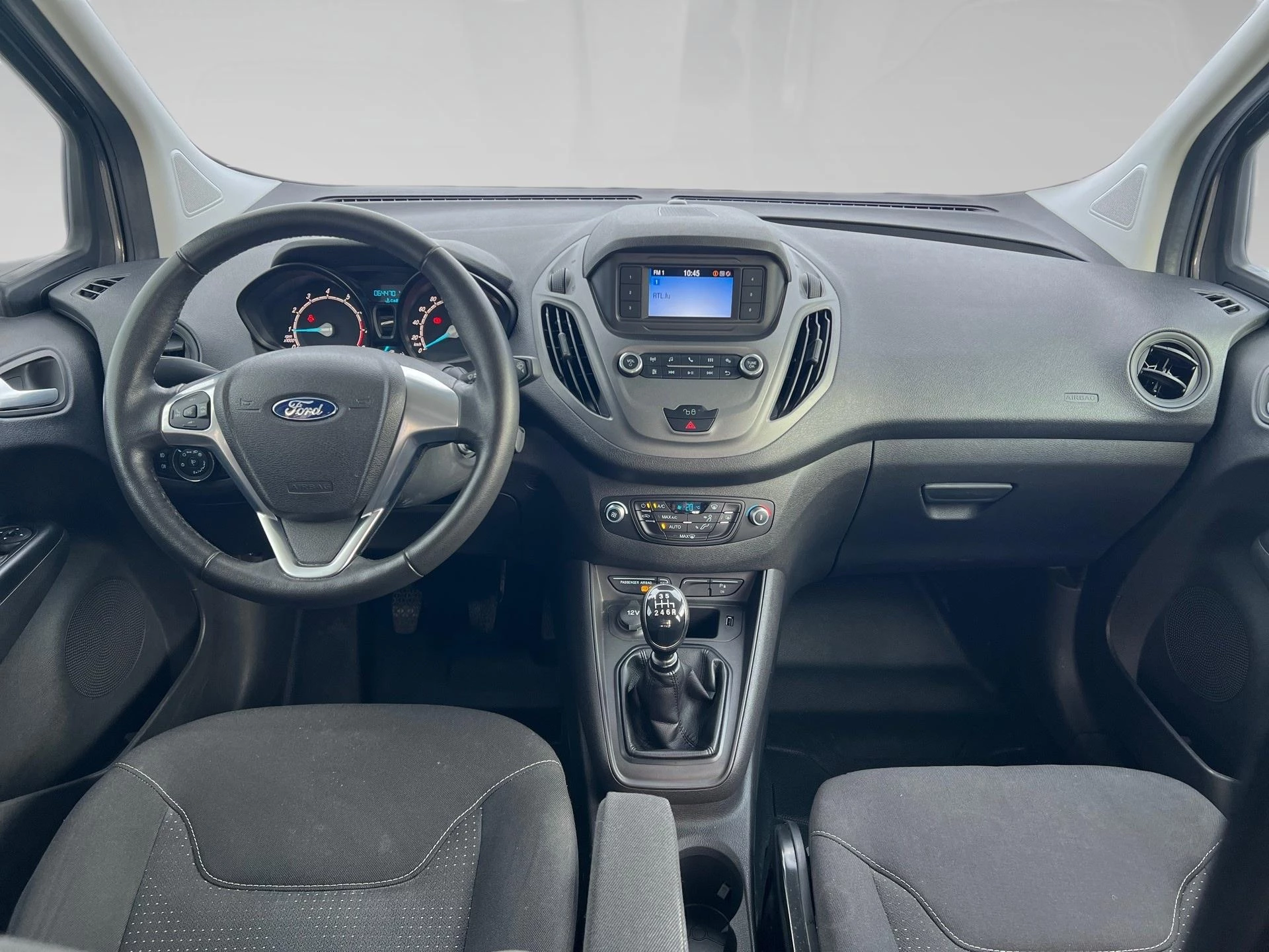 Ford-Transit Courier-image-4