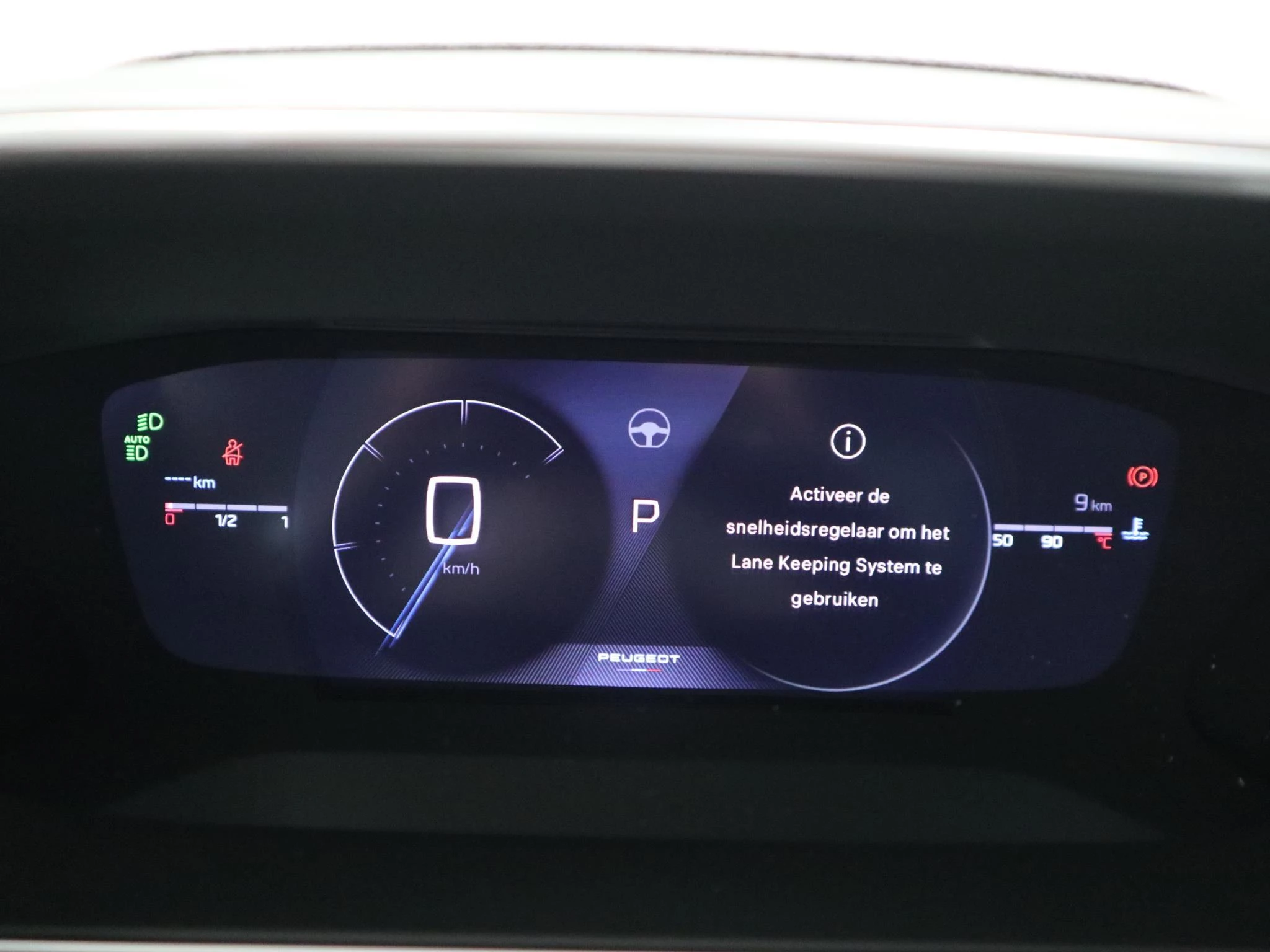 Peugeot-e-2008-image-12