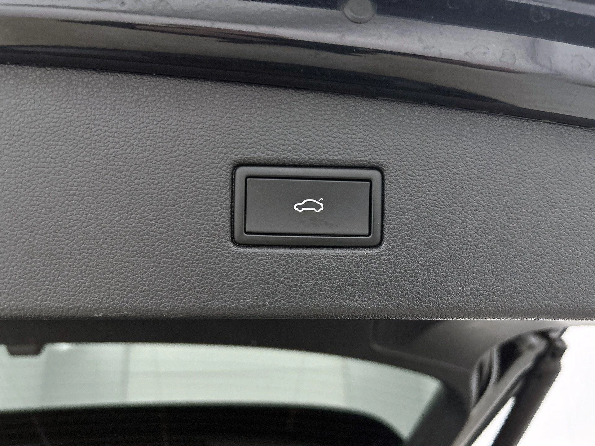 Volkswagen-Tiguan-image-24
